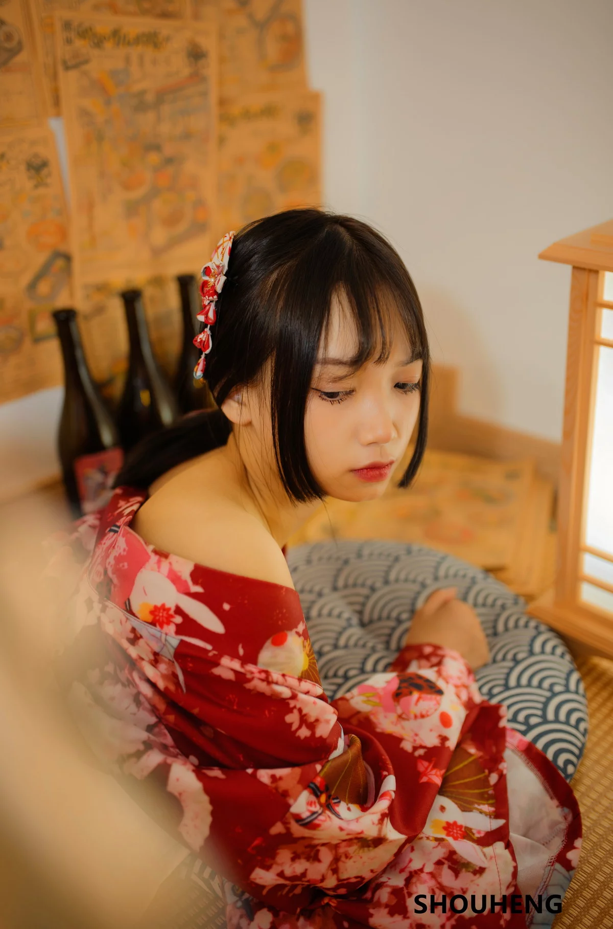 网络美女萌量守恒日式和风主题私房日系风性感和服半脱露白嫩肌肤迷人写真32P