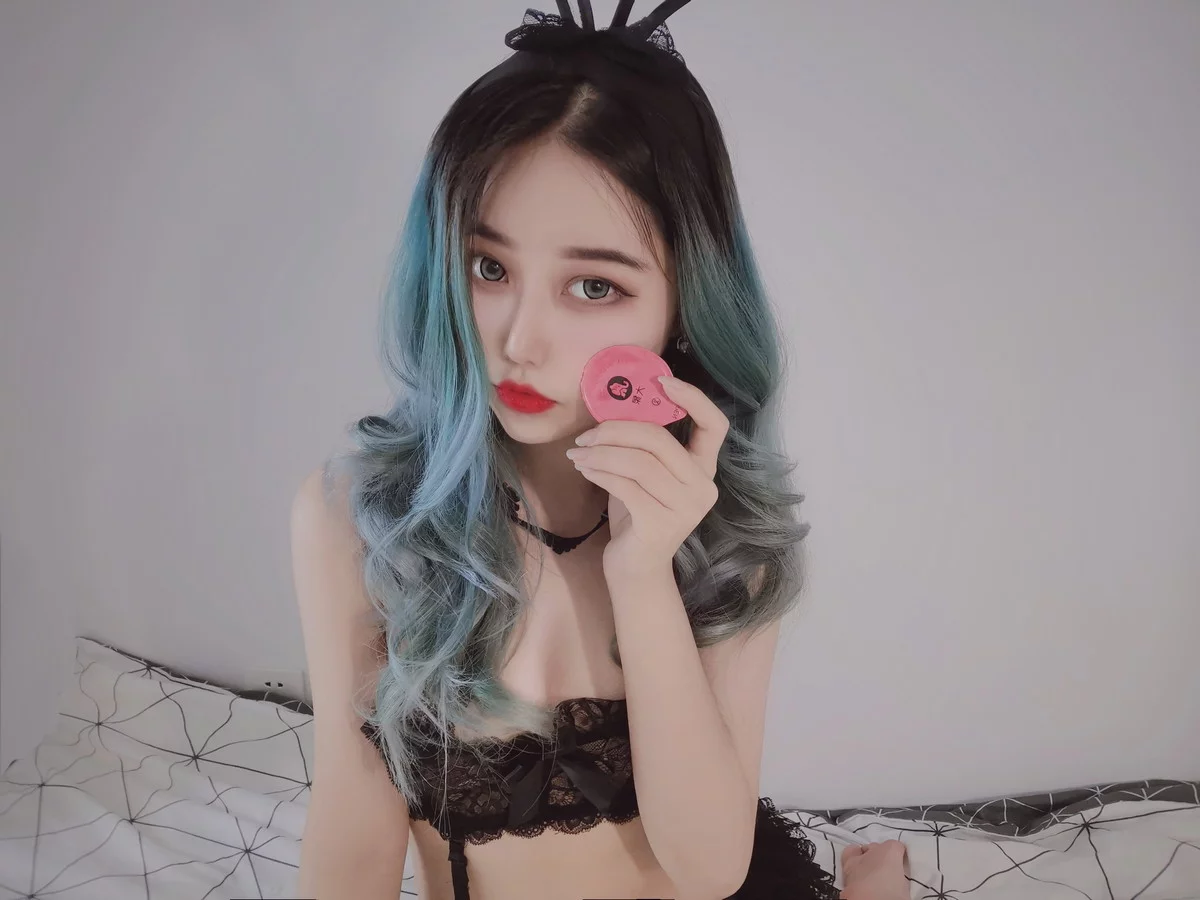 网络美女Eloise软软小粉盒黑兔子主题居家私房性感黑色蕾丝情趣服饰惹火诱惑写真85P