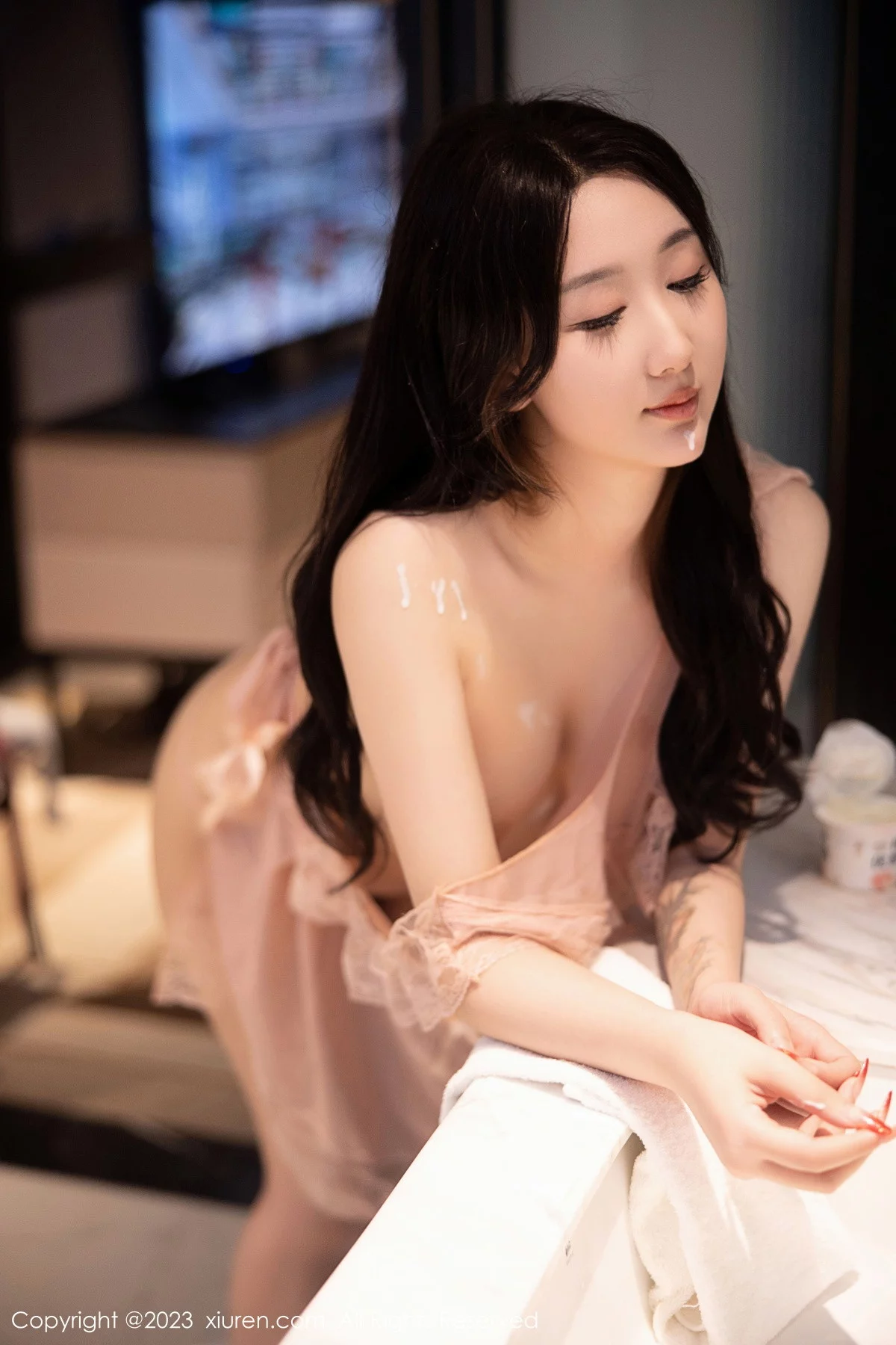 XiuRen第6243期_模特江真真浴室场景性感淡粉色蕾丝情趣服秀惹火身材诱惑写真78P