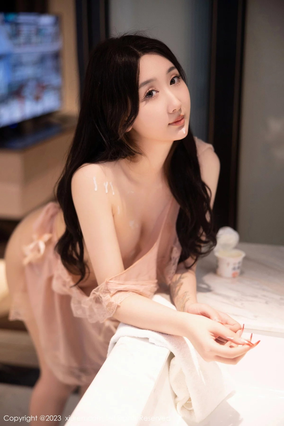 XiuRen第6243期_模特江真真浴室场景性感淡粉色蕾丝情趣服秀惹火身材诱惑写真78P