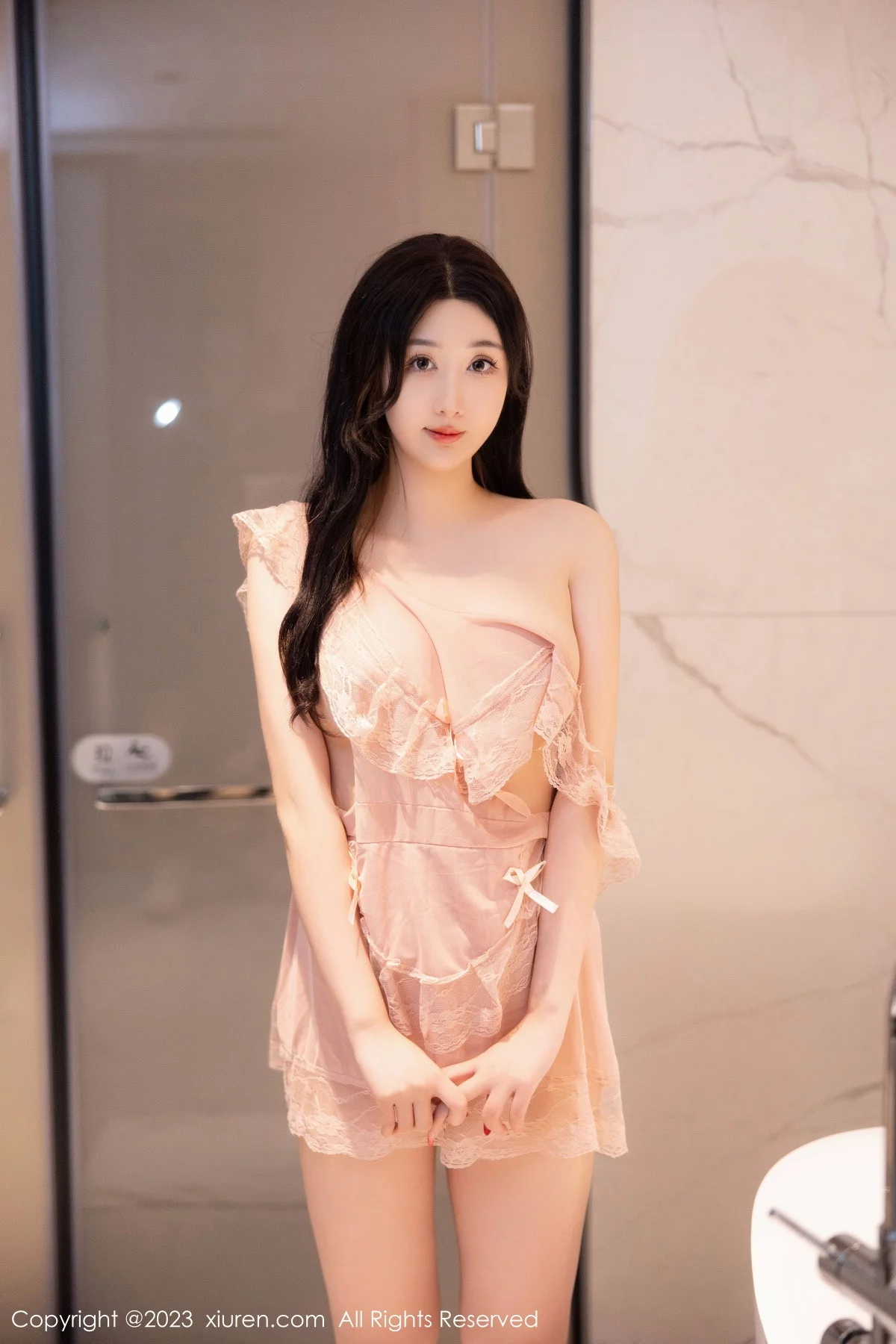 XiuRen第6243期_模特江真真浴室场景性感淡粉色蕾丝情趣服秀惹火身材诱惑写真78P