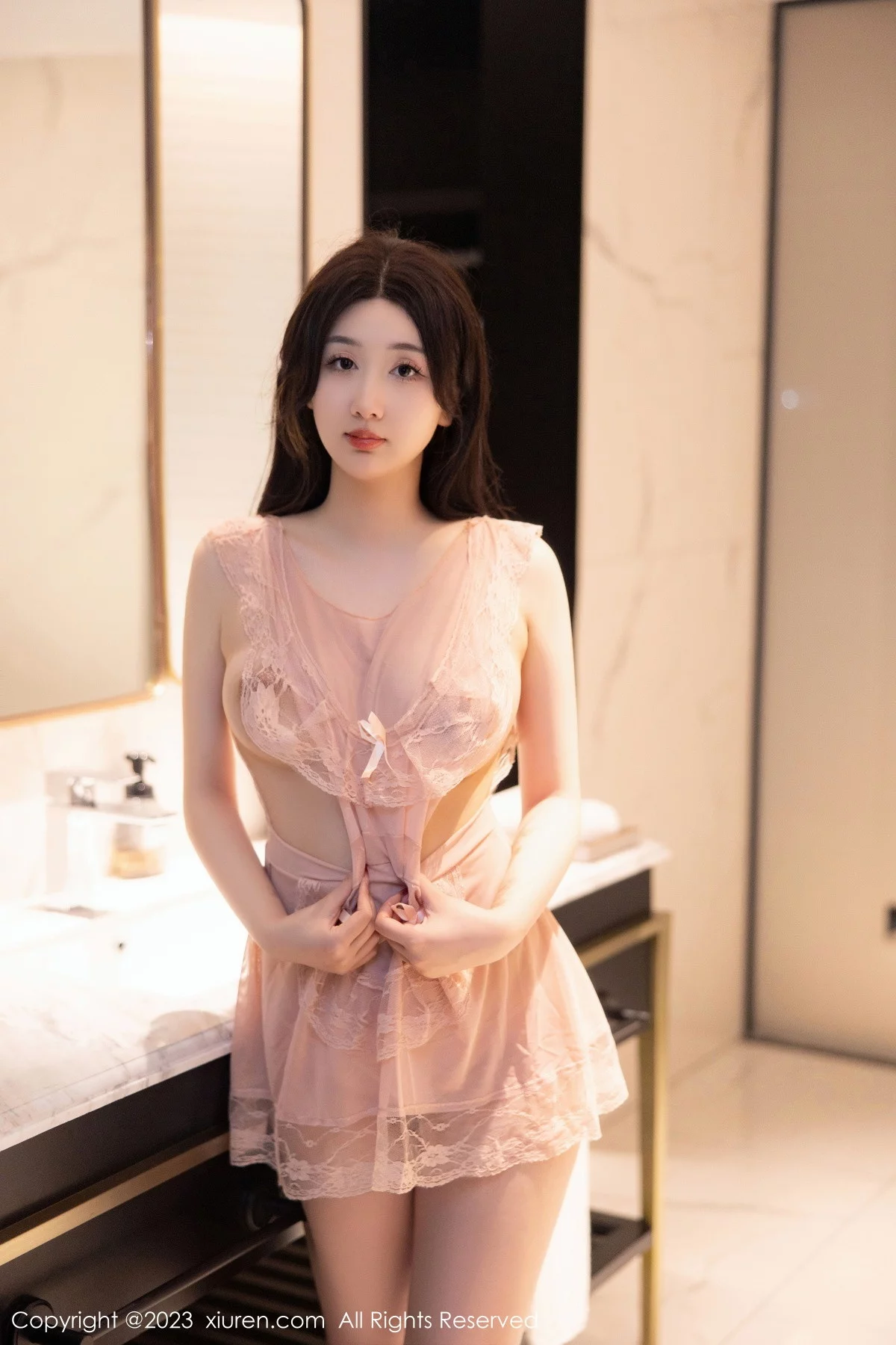 XiuRen第6243期_模特江真真浴室场景性感淡粉色蕾丝情趣服秀惹火身材诱惑写真78P