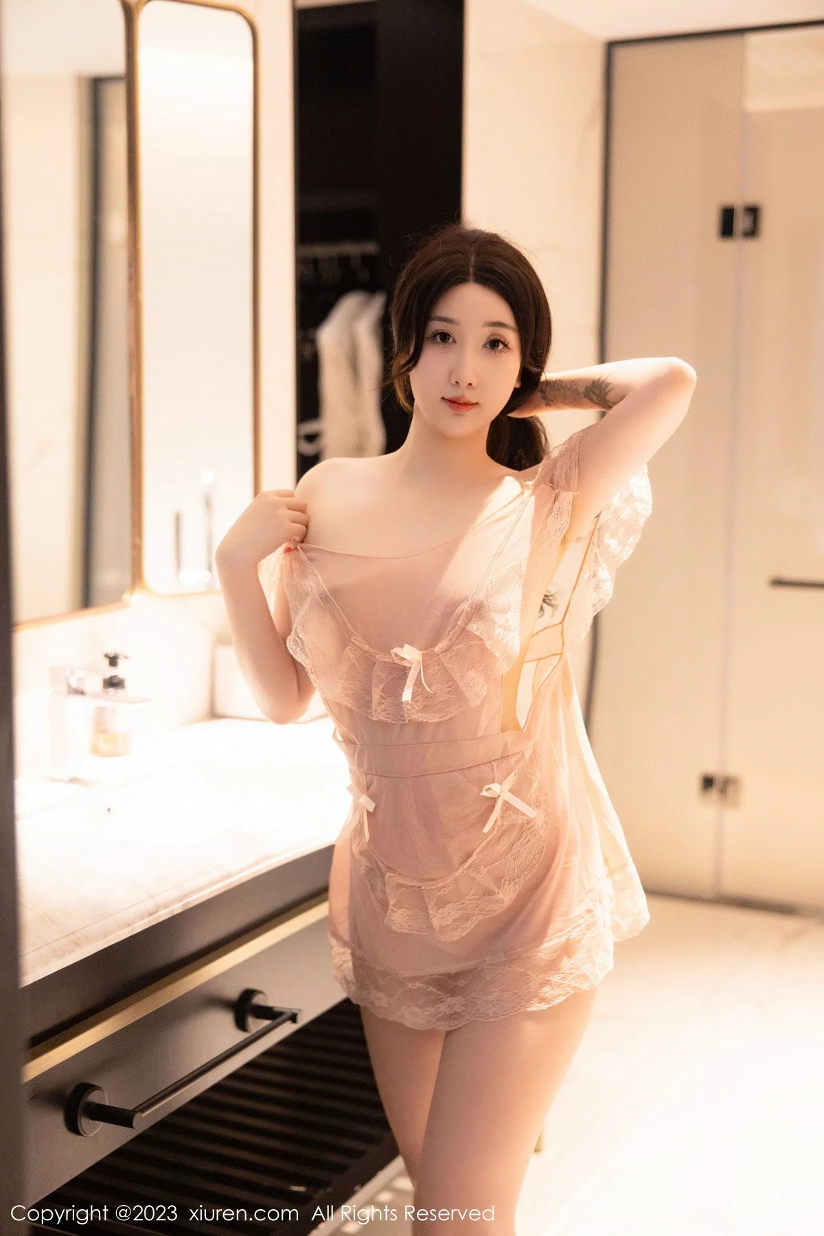 XiuRen第6243期_模特江真真浴室场景性感淡粉色蕾丝情趣服秀惹火身材诱惑写真78P