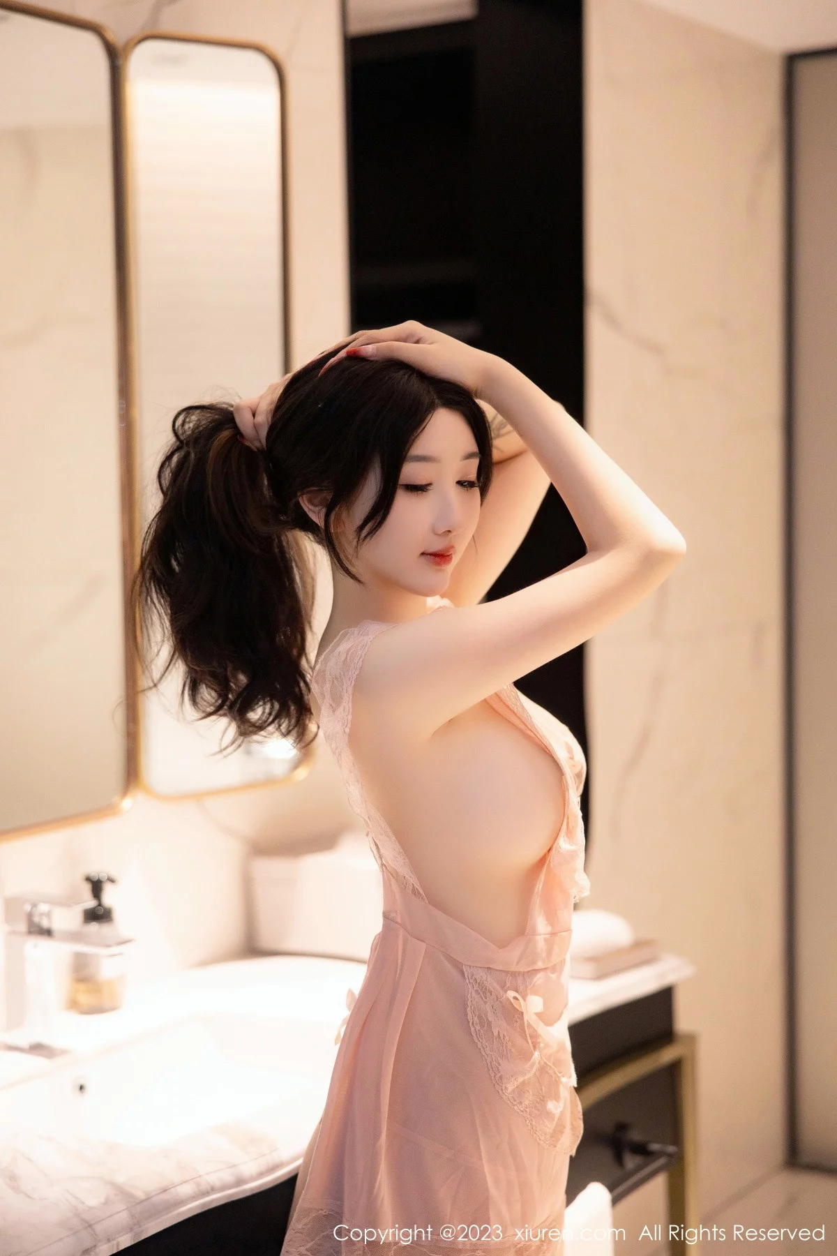 XiuRen第6243期_模特江真真浴室场景性感淡粉色蕾丝情趣服秀惹火身材诱惑写真78P