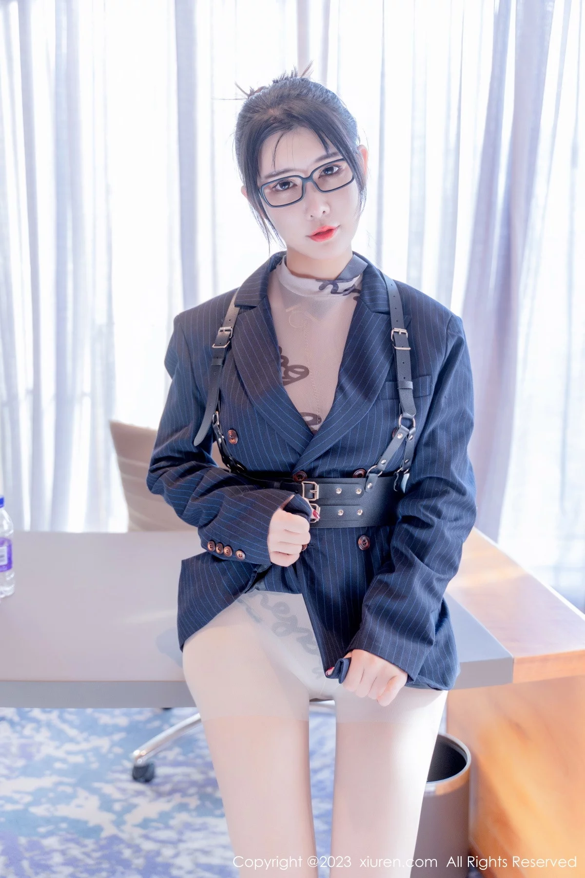 XiuRen第6255期_模特夏沫沫tifa私人秘书主题性感超薄肉丝秀完美身材诱惑写真62P