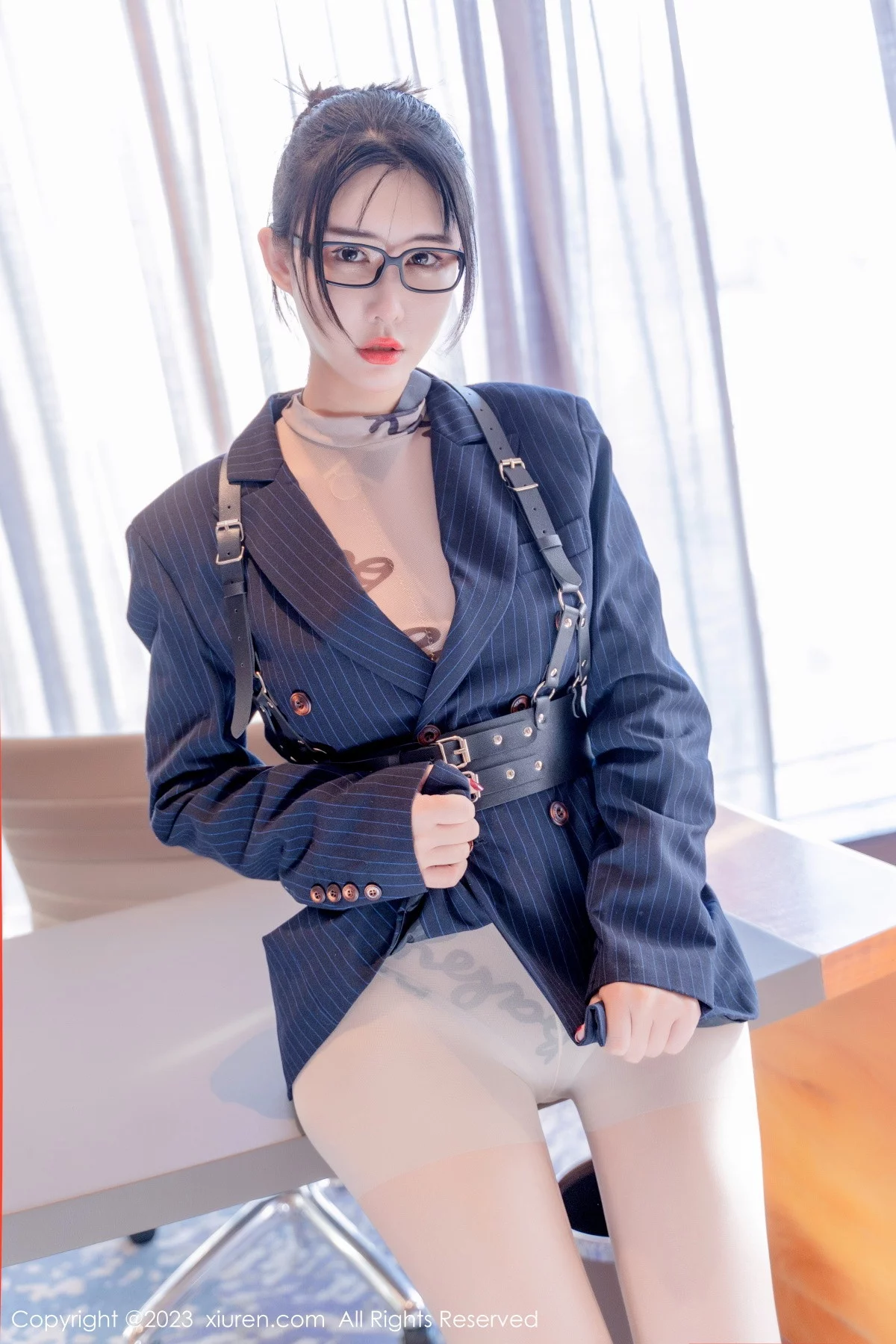 XiuRen第6255期_模特夏沫沫tifa私人秘书主题性感超薄肉丝秀完美身材诱惑写真62P