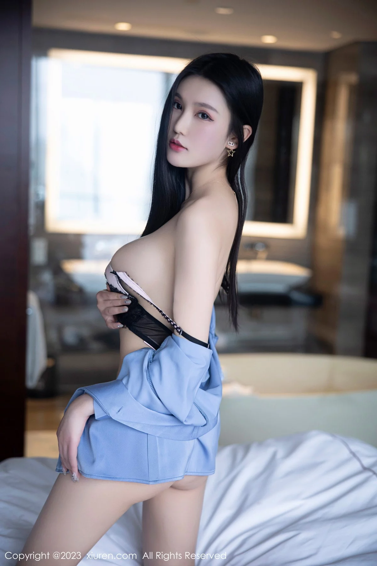 XiuRen第6254期_新人模特圆圆酱性感Ol装扮露黑色蕾丝内衣配原色丝袜诱惑写真86P