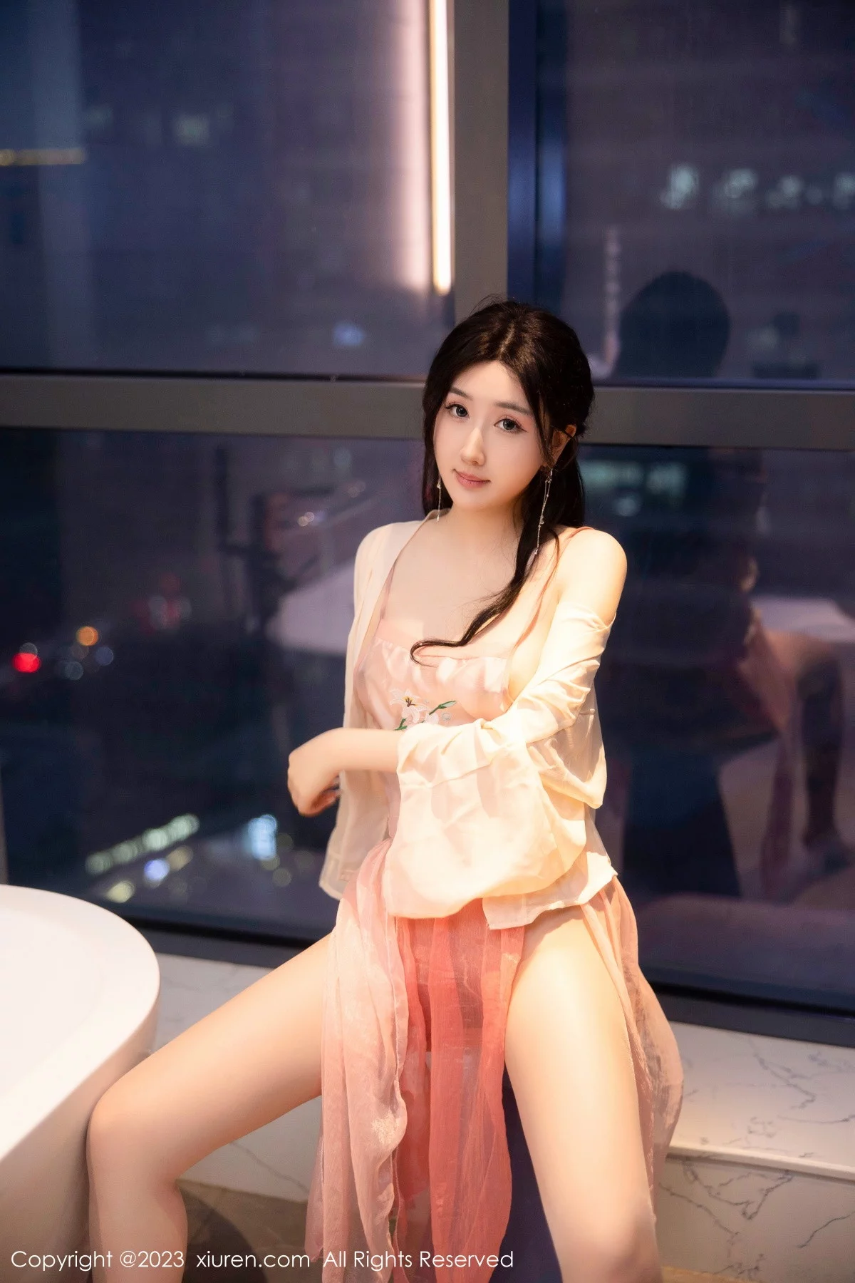 XiuRen第6262期_模特江真真浴室场景橙色古装服饰秀圆润丰腴身材惹火诱惑写真70P