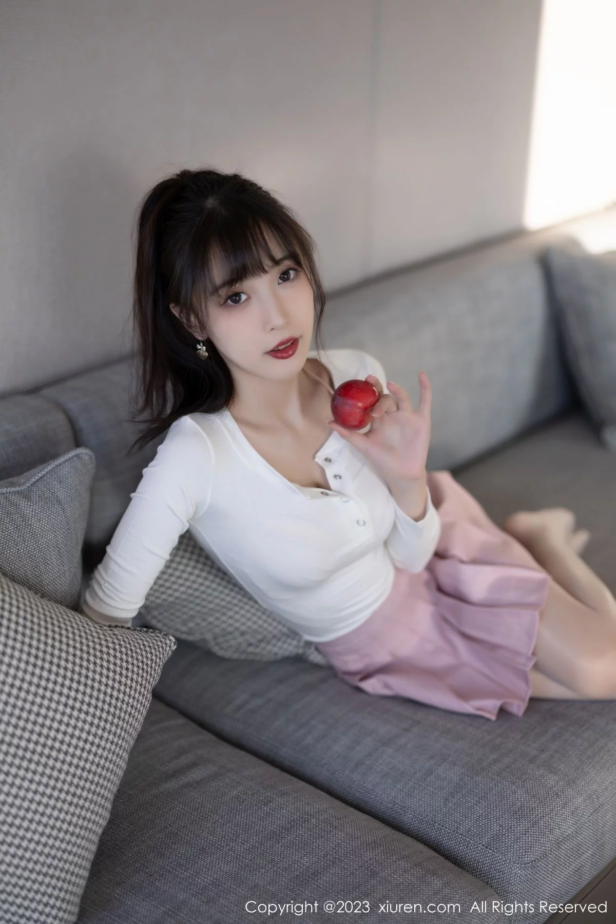 XiuRen第6263期_模特林星阑白色上衣配粉色短裙露性感内衣秀曼妙身材诱惑写真85P