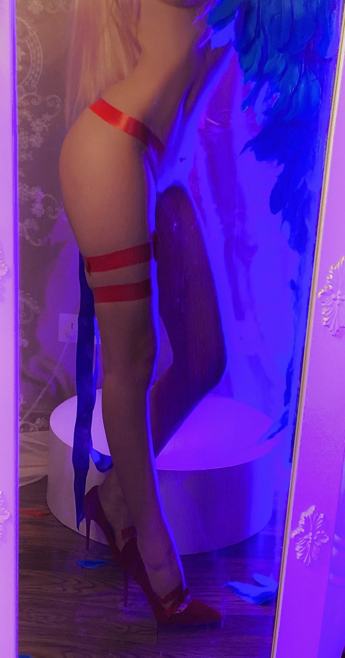 网络美女起司块ii自拍1主题性感白色低胸婚纱+红色连衣裙秀完美身材诱惑写真40P