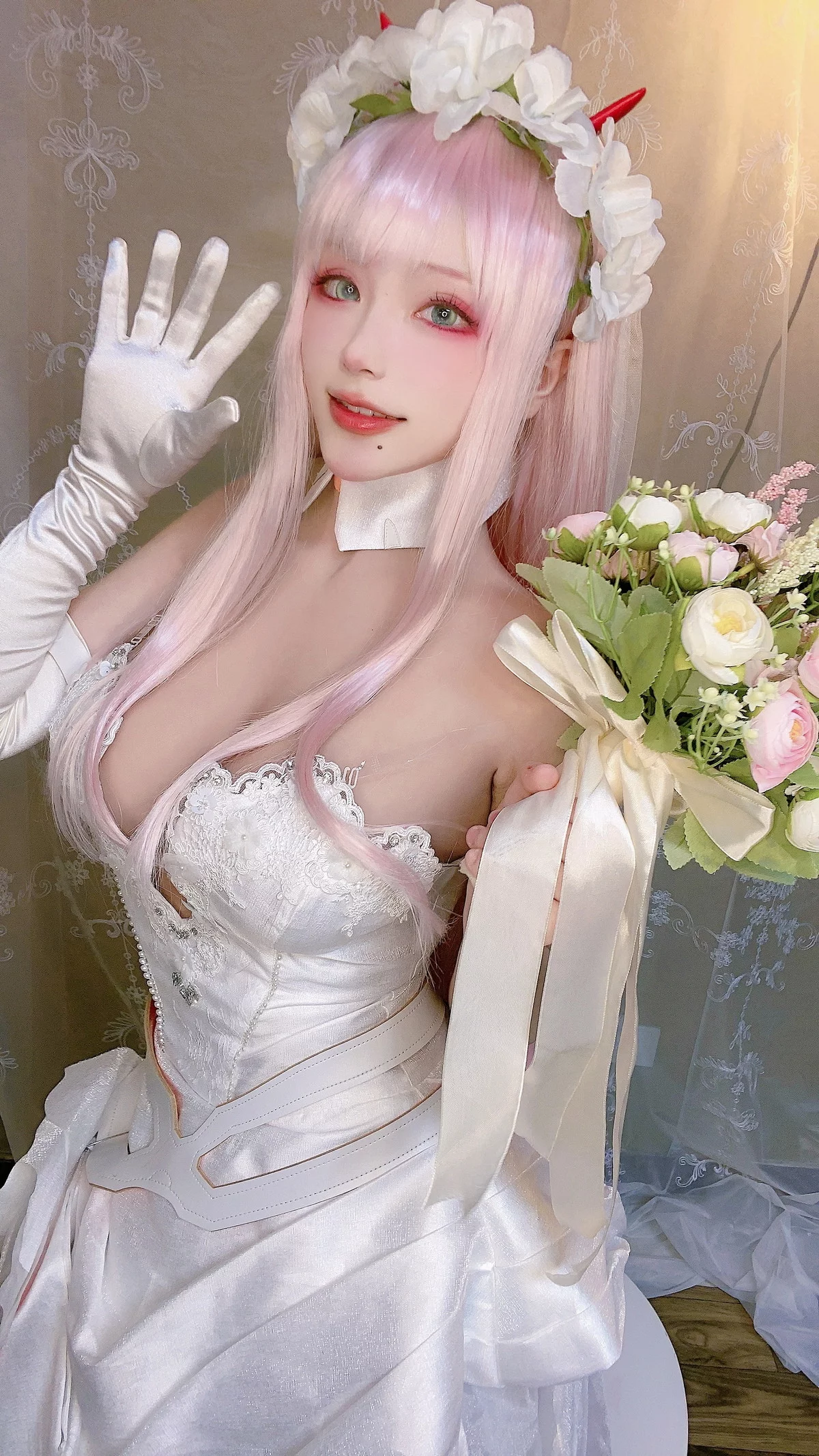 网络美女起司块ii自拍1主题性感白色低胸婚纱+红色连衣裙秀完美身材诱惑写真40P