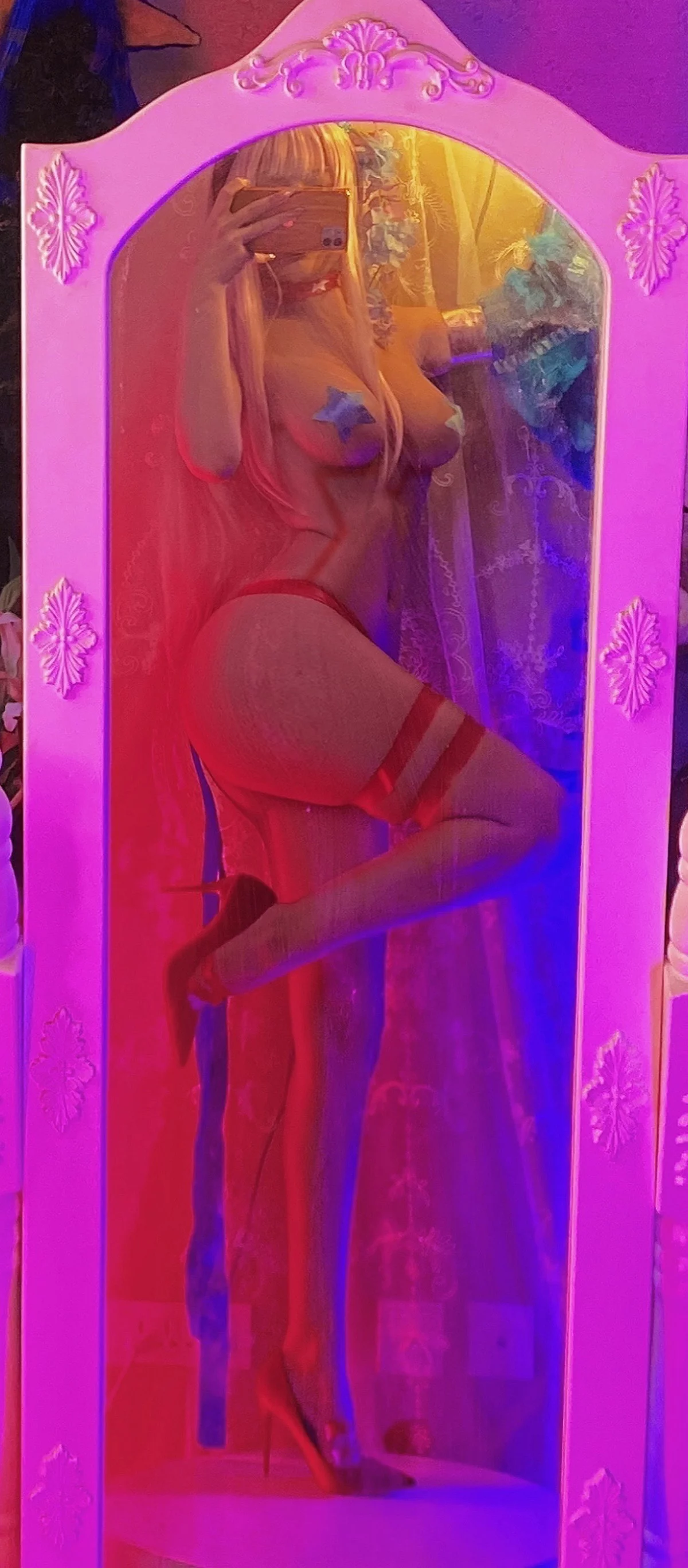 网络美女起司块ii自拍1主题性感白色低胸婚纱+红色连衣裙秀完美身材诱惑写真40P