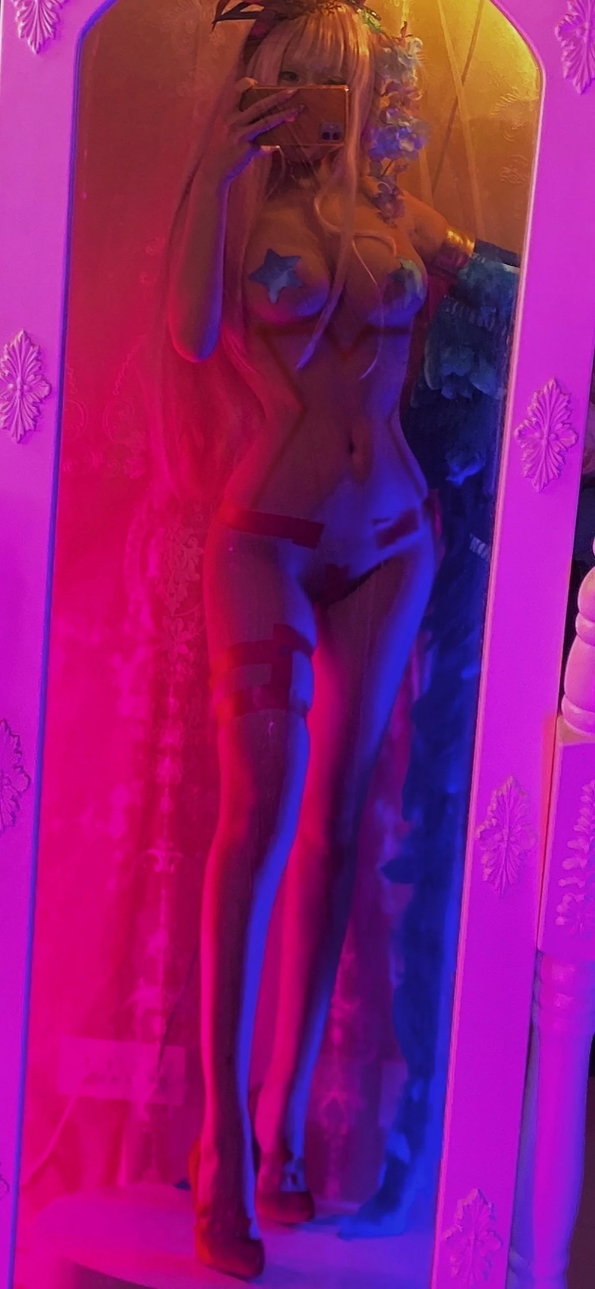 网络美女起司块ii自拍1主题性感白色低胸婚纱+红色连衣裙秀完美身材诱惑写真40P
