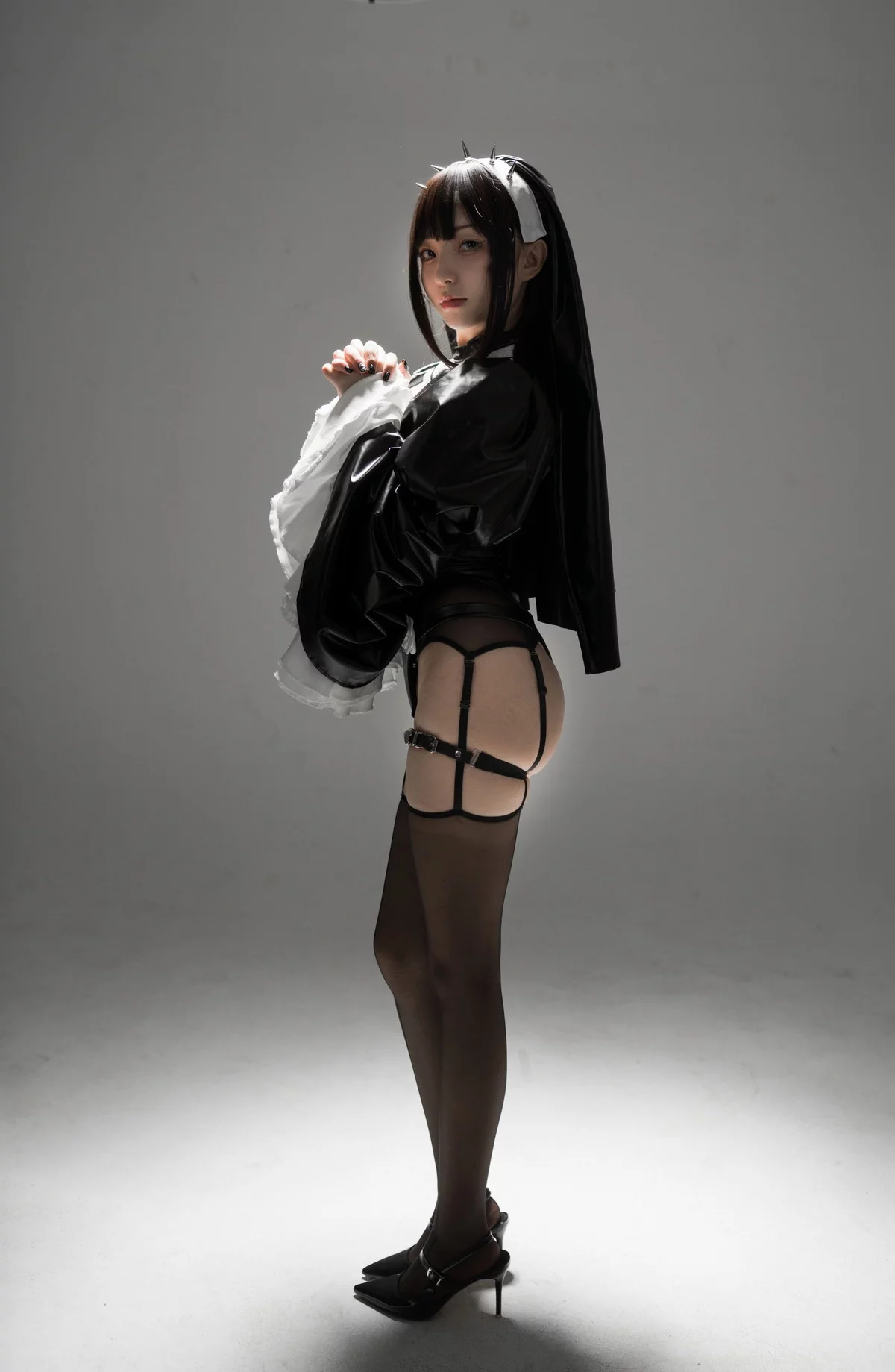 网络美女花铃杀戮修女主题性感黑色皮质修女服饰配黑丝吊袜秀美腿诱惑写真89P