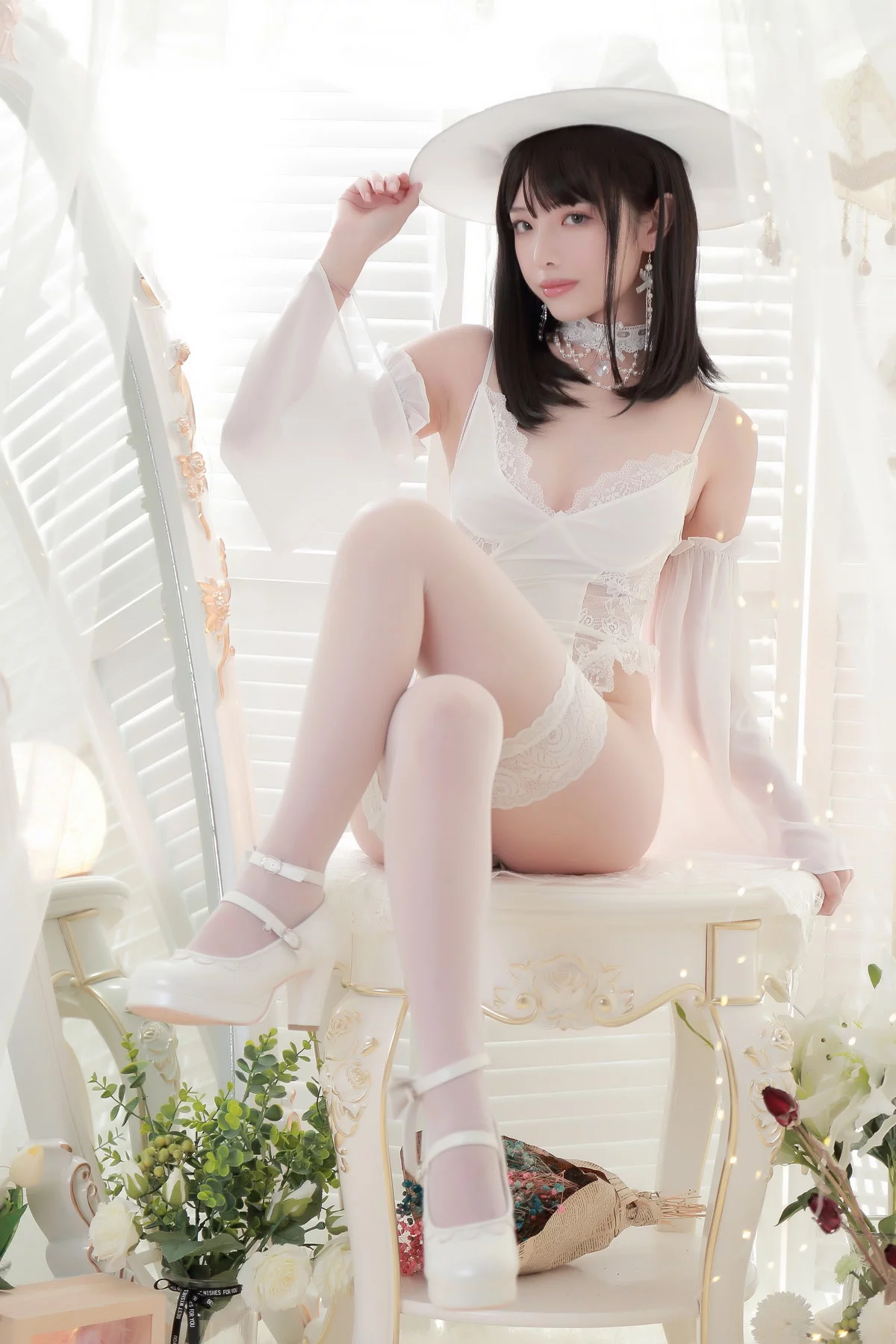 动漫博主雯妹不讲道理白女巫主题性感白色连体蕾丝内衣秀丰满身材诱惑写真34P