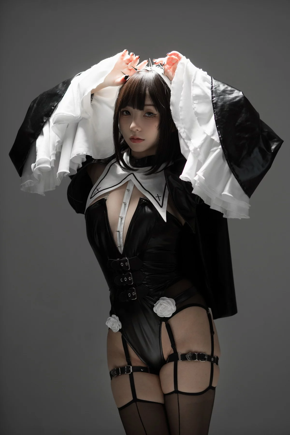 网络美女花铃杀戮修女主题性感黑色皮质修女服饰配黑丝吊袜秀美腿诱惑写真89P