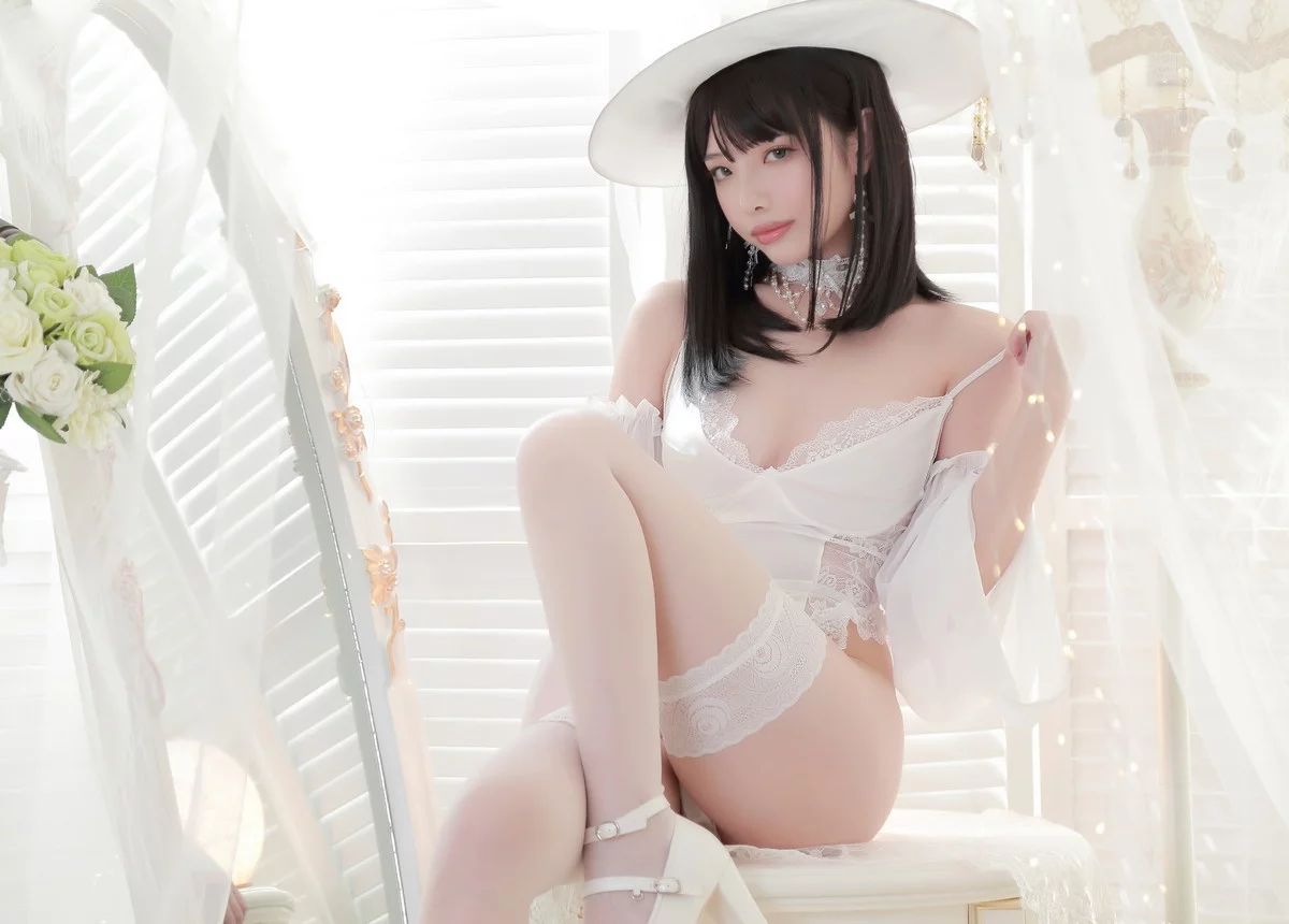 动漫博主雯妹不讲道理白女巫主题性感白色连体蕾丝内衣秀丰满身材诱惑写真34P