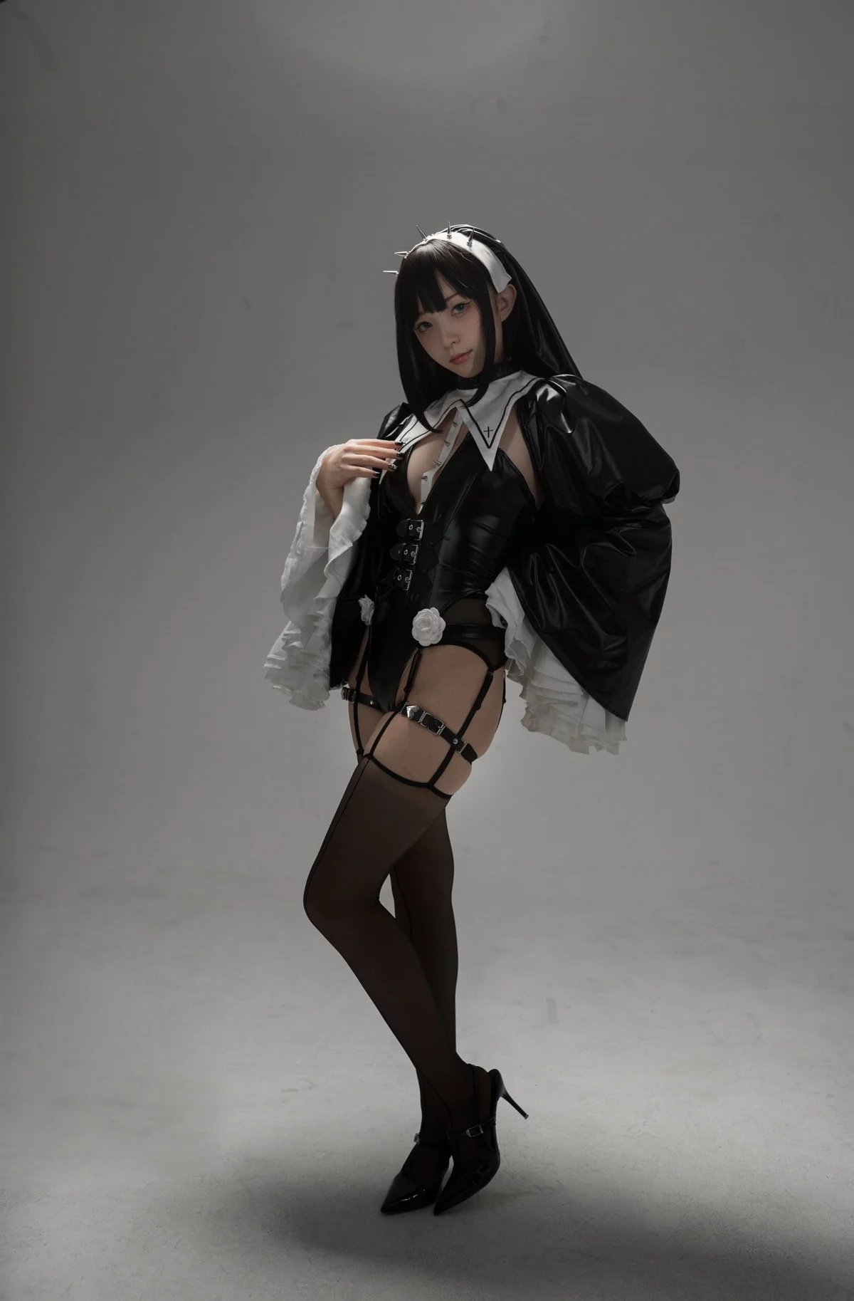 网络美女花铃杀戮修女主题性感黑色皮质修女服饰配黑丝吊袜秀美腿诱惑写真89P