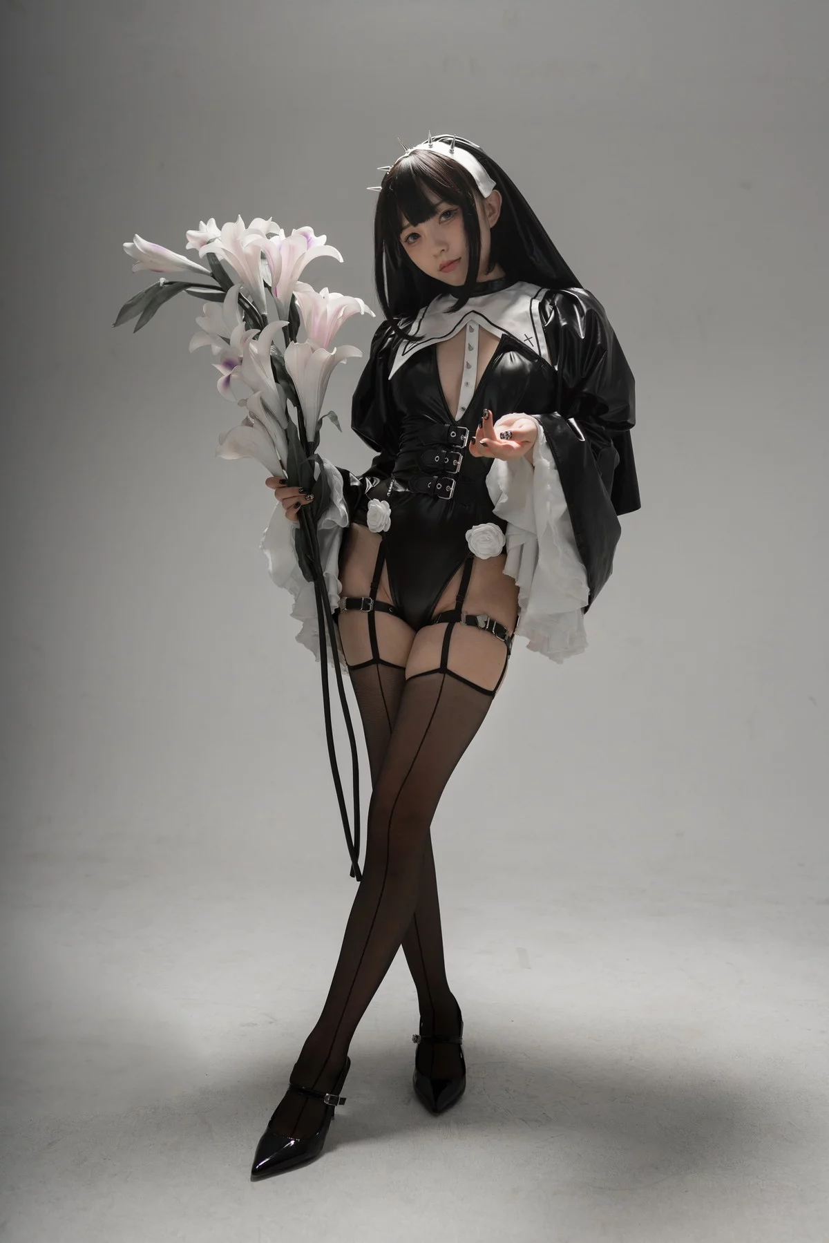 网络美女花铃杀戮修女主题性感黑色皮质修女服饰配黑丝吊袜秀美腿诱惑写真89P
