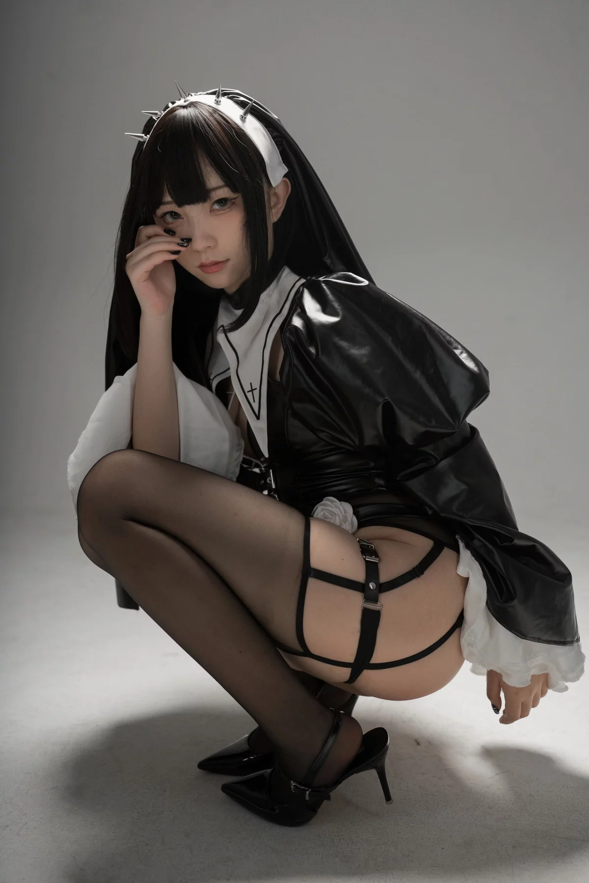 网络美女花铃杀戮修女主题性感黑色皮质修女服饰配黑丝吊袜秀美腿诱惑写真89P