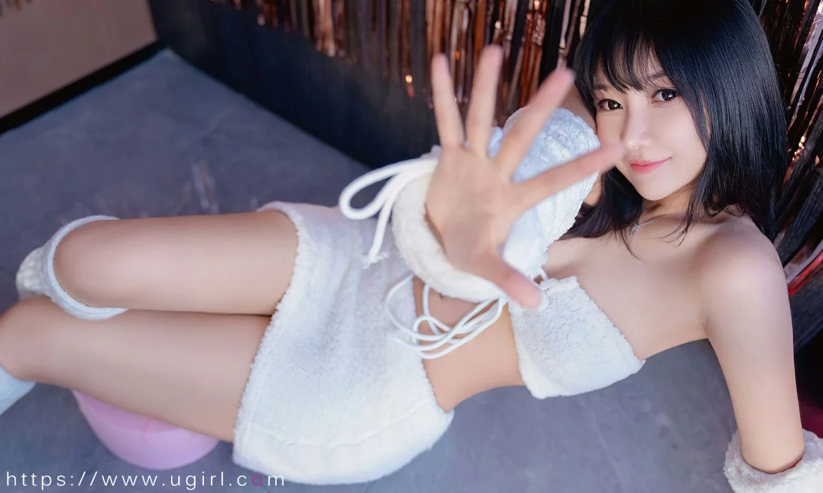 [Ugirls爱尤物]No.2515_模特韩熙私房性感白色绒毛服饰秀完美身材迷人诱惑写真35P