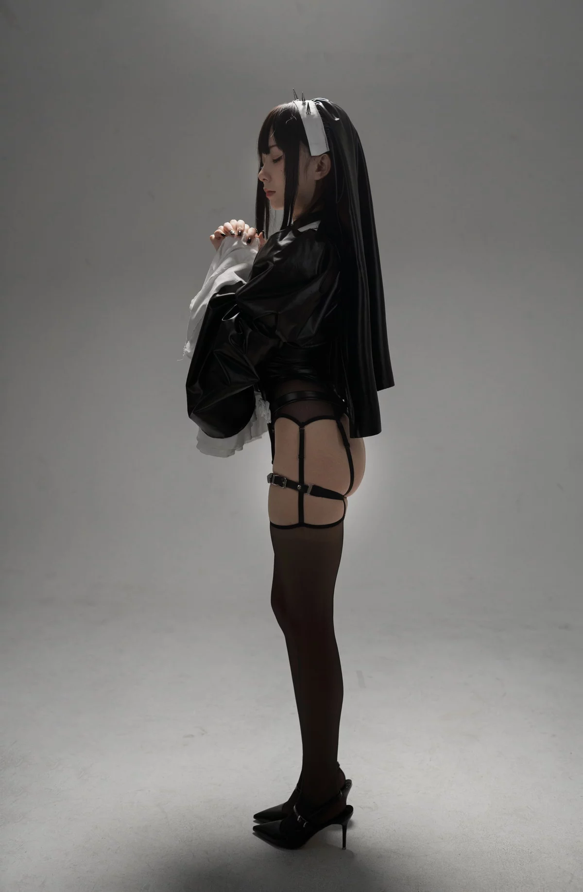 网络美女花铃杀戮修女主题性感黑色皮质修女服饰配黑丝吊袜秀美腿诱惑写真89P