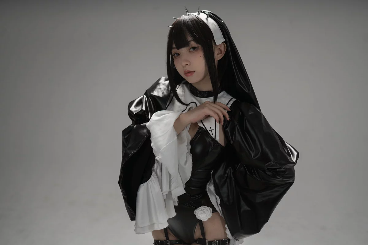 网络美女花铃杀戮修女主题性感黑色皮质修女服饰配黑丝吊袜秀美腿诱惑写真89P