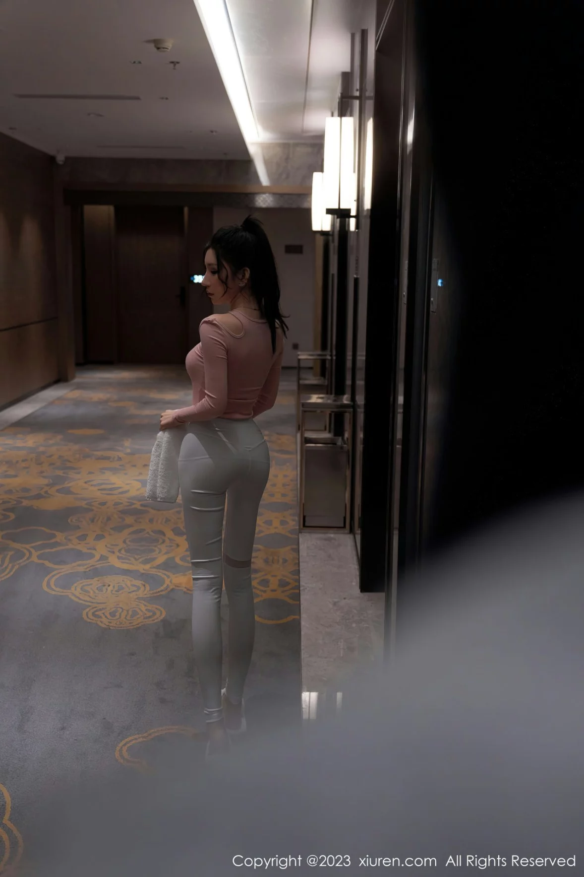 XiuRen第6285期_女神周于希Sally澳门旅拍健身少女主题超薄肉丝秀翘臀诱惑写真80P