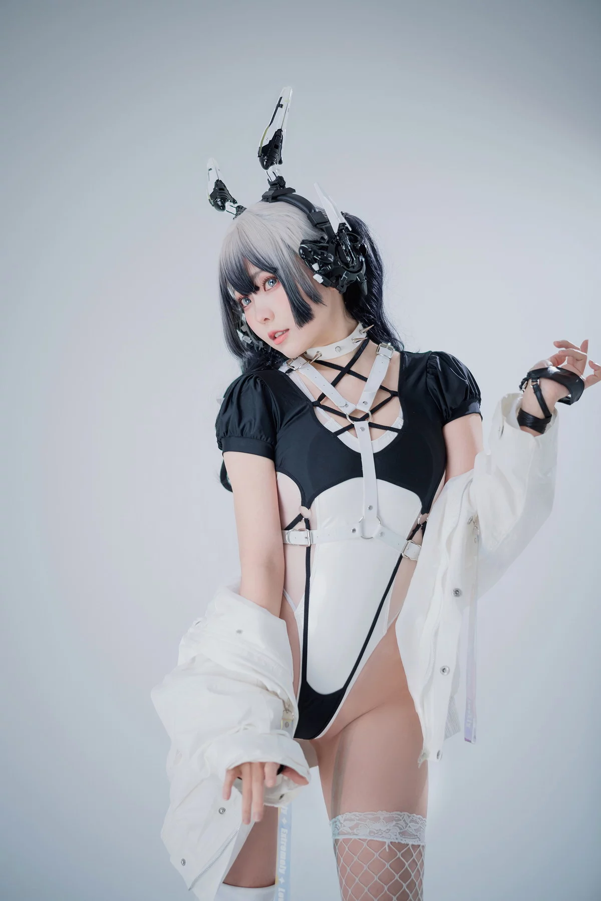 Coser妹子Ely_eee-CyberGirl Blanche主题私房性感高叉连体衣秀翘臀美腿诱惑写真42P