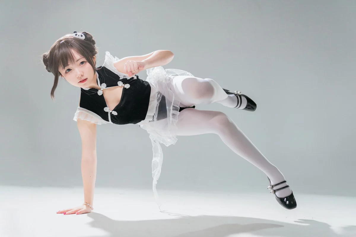 网络美女花铃高叉小熊猫主题私房性感黑色高叉连体衣配白丝裤袜迷人诱惑写真85P