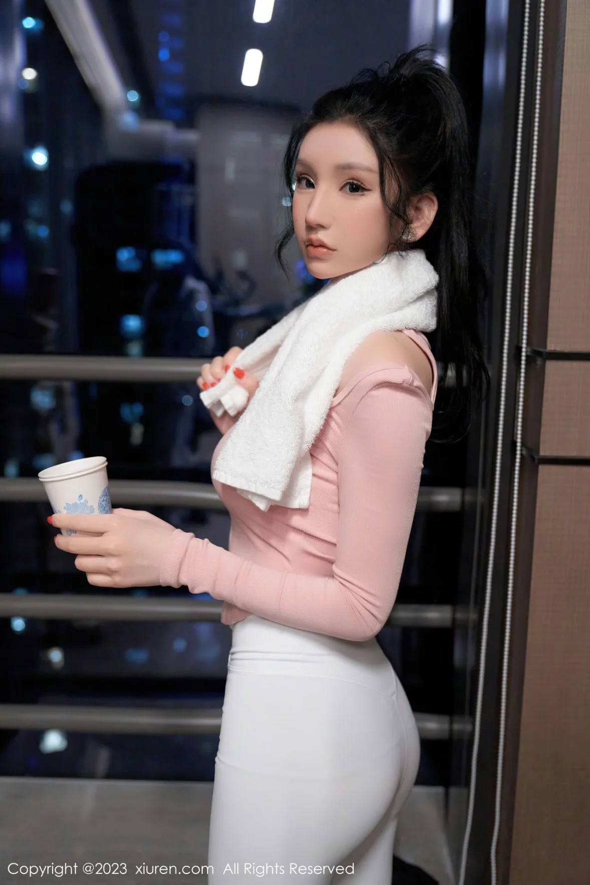 XiuRen第6285期_女神周于希Sally澳门旅拍健身少女主题超薄肉丝秀翘臀诱惑写真80P