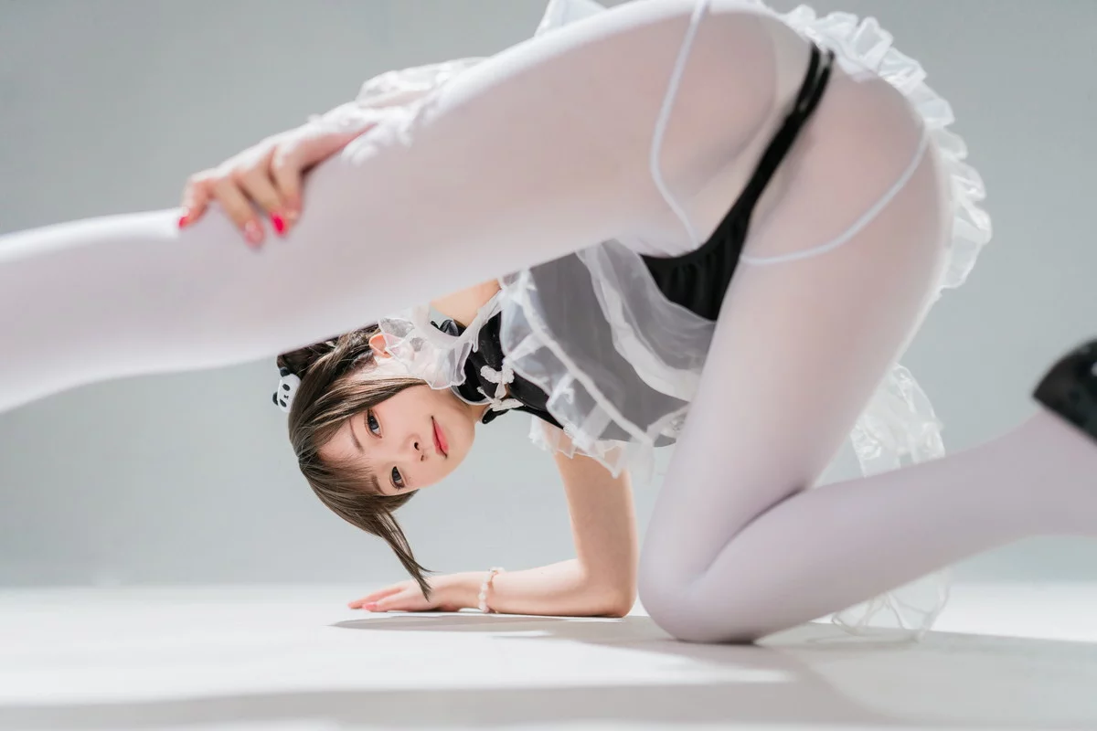 网络美女花铃高叉小熊猫主题私房性感黑色高叉连体衣配白丝裤袜迷人诱惑写真85P
