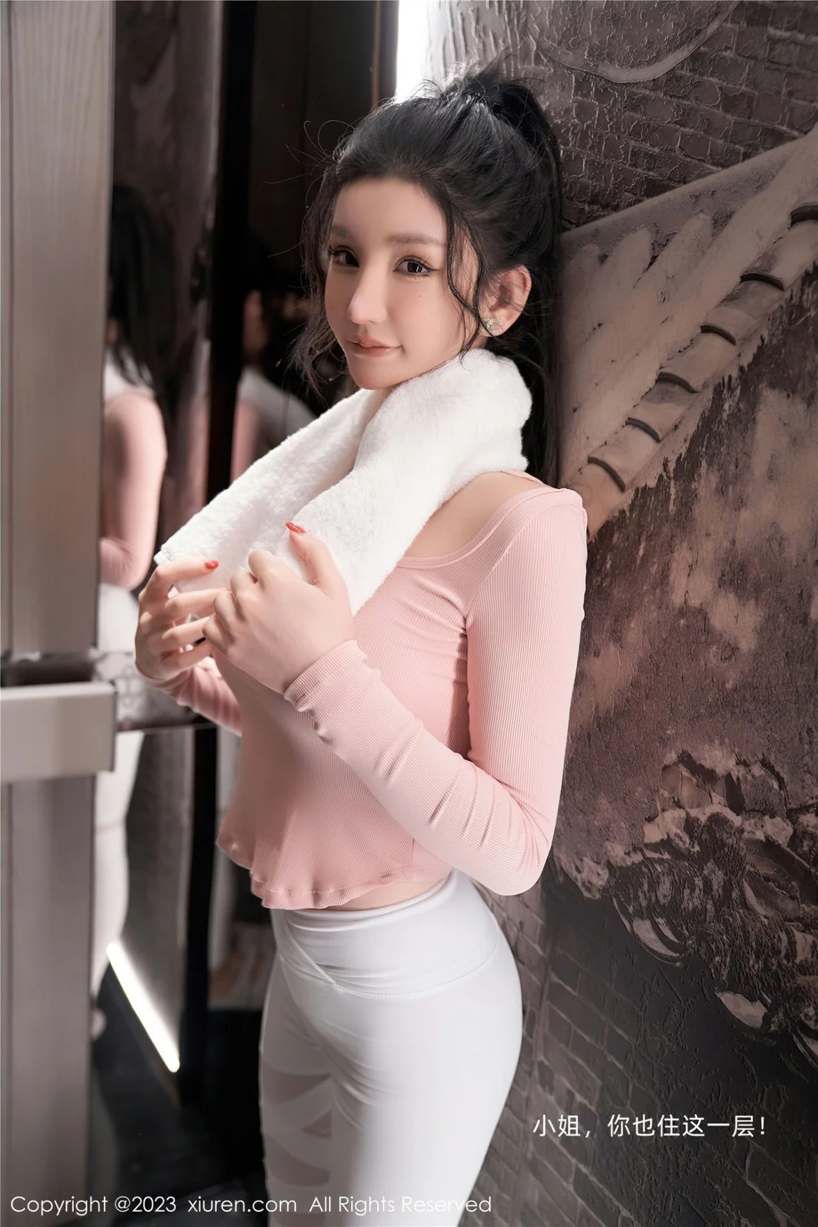 XiuRen第6285期_女神周于希Sally澳门旅拍健身少女主题超薄肉丝秀翘臀诱惑写真80P