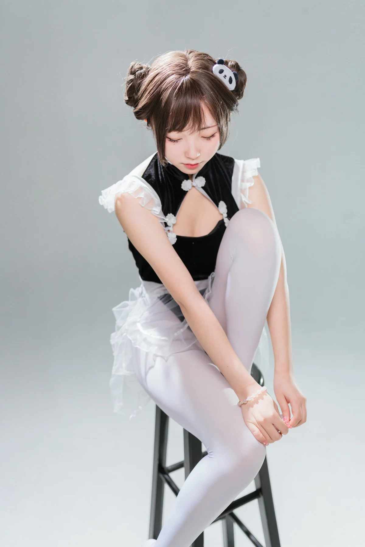 网络美女花铃高叉小熊猫主题私房性感黑色高叉连体衣配白丝裤袜迷人诱惑写真85P