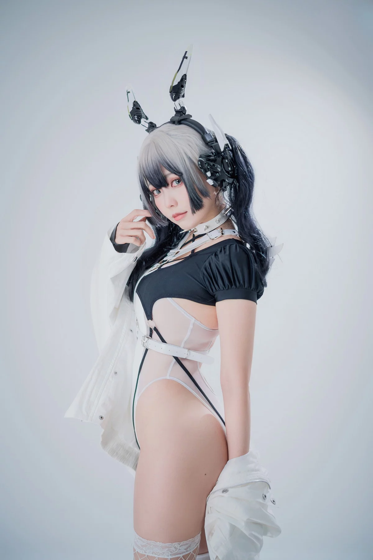 Coser妹子Ely_eee-CyberGirl Blanche主题私房性感高叉连体衣秀翘臀美腿诱惑写真42P