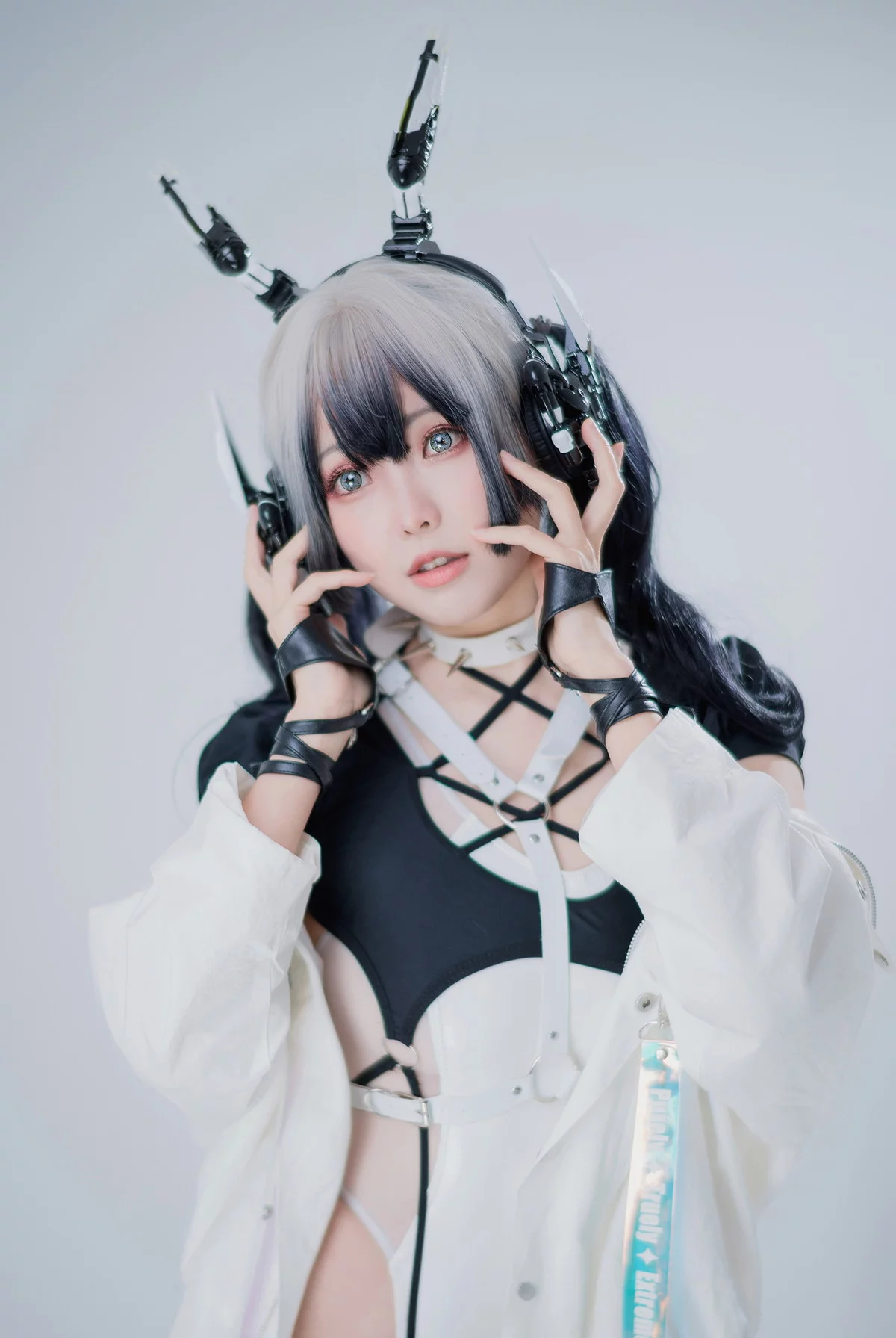 Coser妹子Ely_eee-CyberGirl Blanche主题私房性感高叉连体衣秀翘臀美腿诱惑写真42P