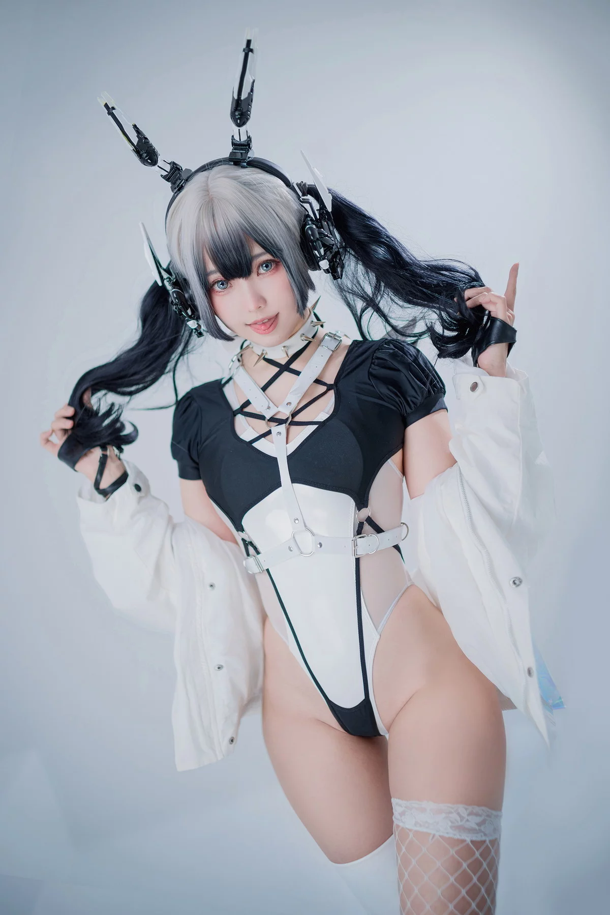 Coser妹子Ely_eee-CyberGirl Blanche主题私房性感高叉连体衣秀翘臀美腿诱惑写真42P