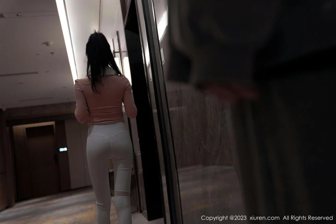 XiuRen第6285期_女神周于希Sally澳门旅拍健身少女主题超薄肉丝秀翘臀诱惑写真80P