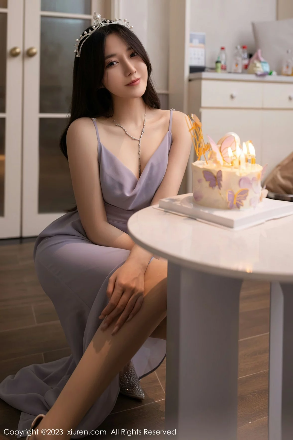 XiuRen第6286期_模特鱼子酱Fish生日篇主题紫灰色连衣长裙秀曼妙身姿迷人写真83P