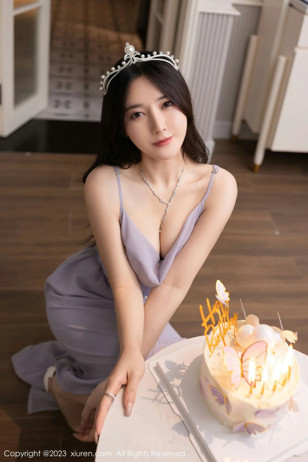 XiuRen第6286期_模特鱼子酱Fish生日篇主题紫灰色连衣长裙秀曼妙身姿迷人写真83P