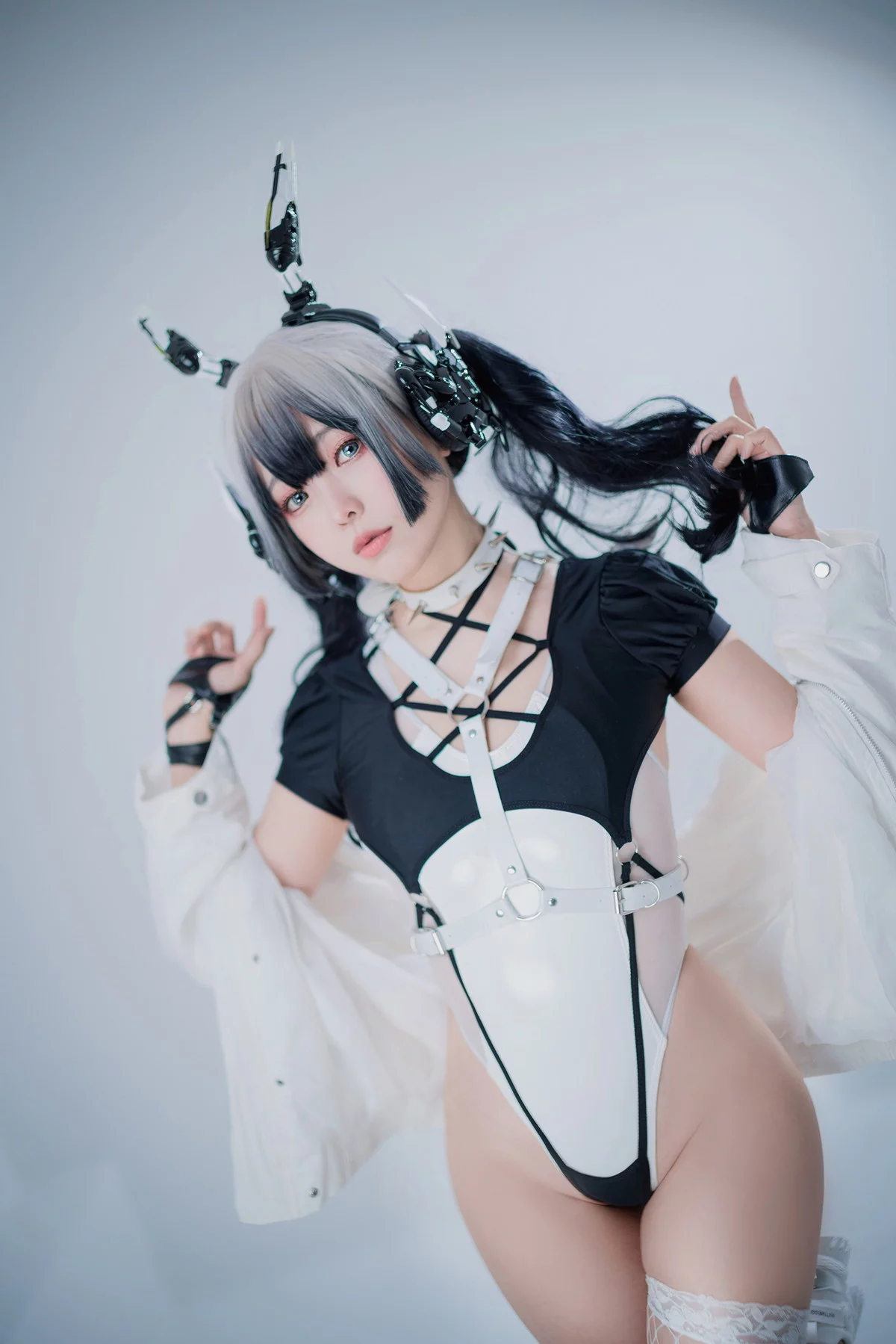 Coser妹子Ely_eee-CyberGirl Blanche主题私房性感高叉连体衣秀翘臀美腿诱惑写真42P