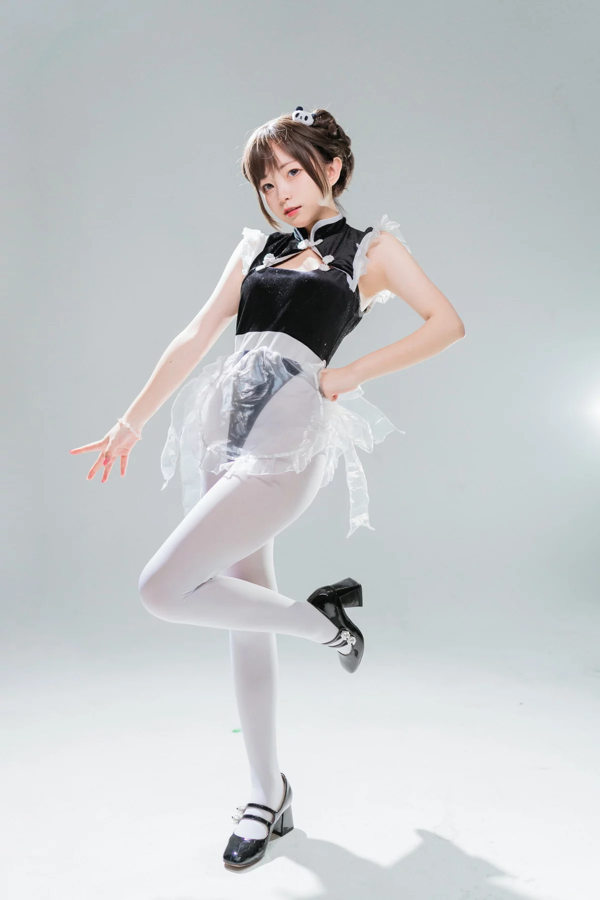 网络美女花铃高叉小熊猫主题私房性感黑色高叉连体衣配白丝裤袜迷人诱惑写真85P