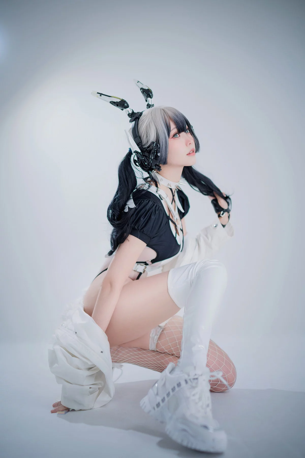 Coser妹子Ely_eee-CyberGirl Blanche主题私房性感高叉连体衣秀翘臀美腿诱惑写真42P