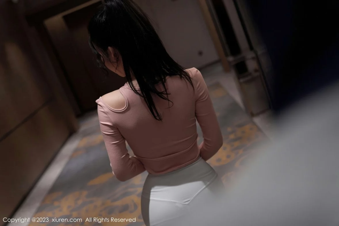 XiuRen第6285期_女神周于希Sally澳门旅拍健身少女主题超薄肉丝秀翘臀诱惑写真80P