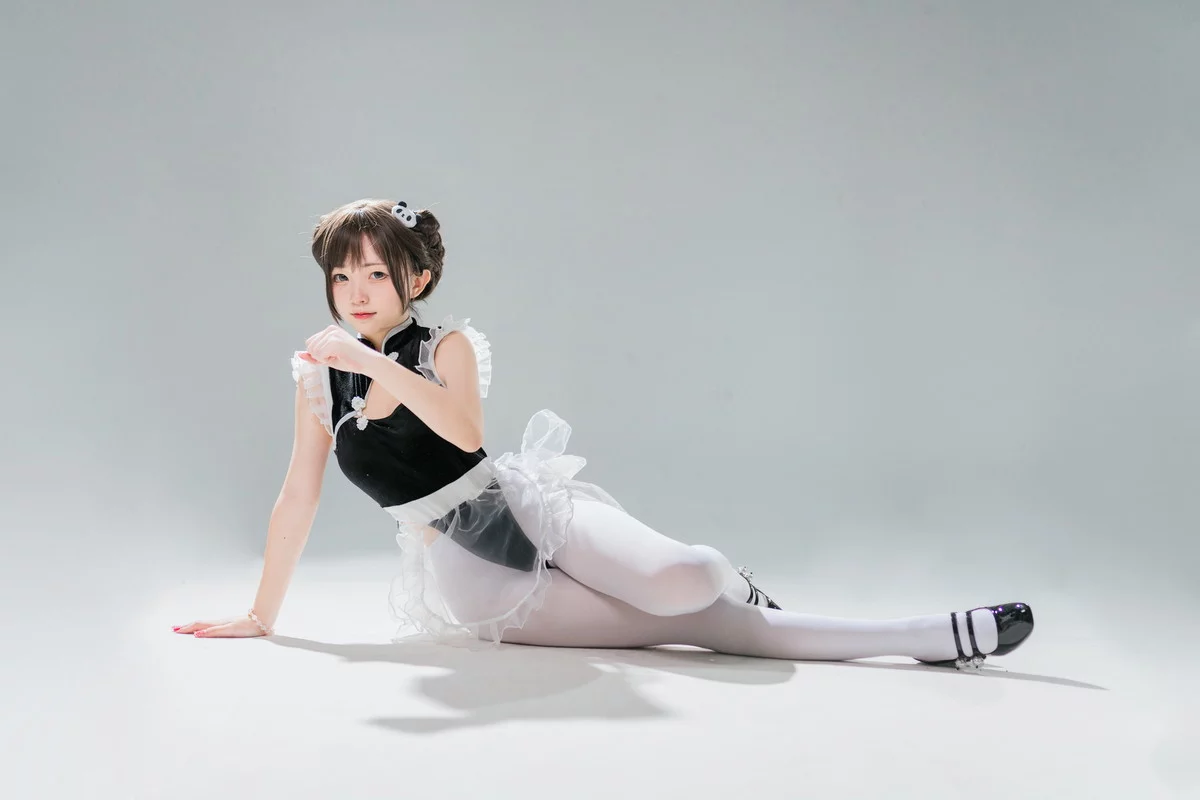 网络美女花铃高叉小熊猫主题私房性感黑色高叉连体衣配白丝裤袜迷人诱惑写真85P