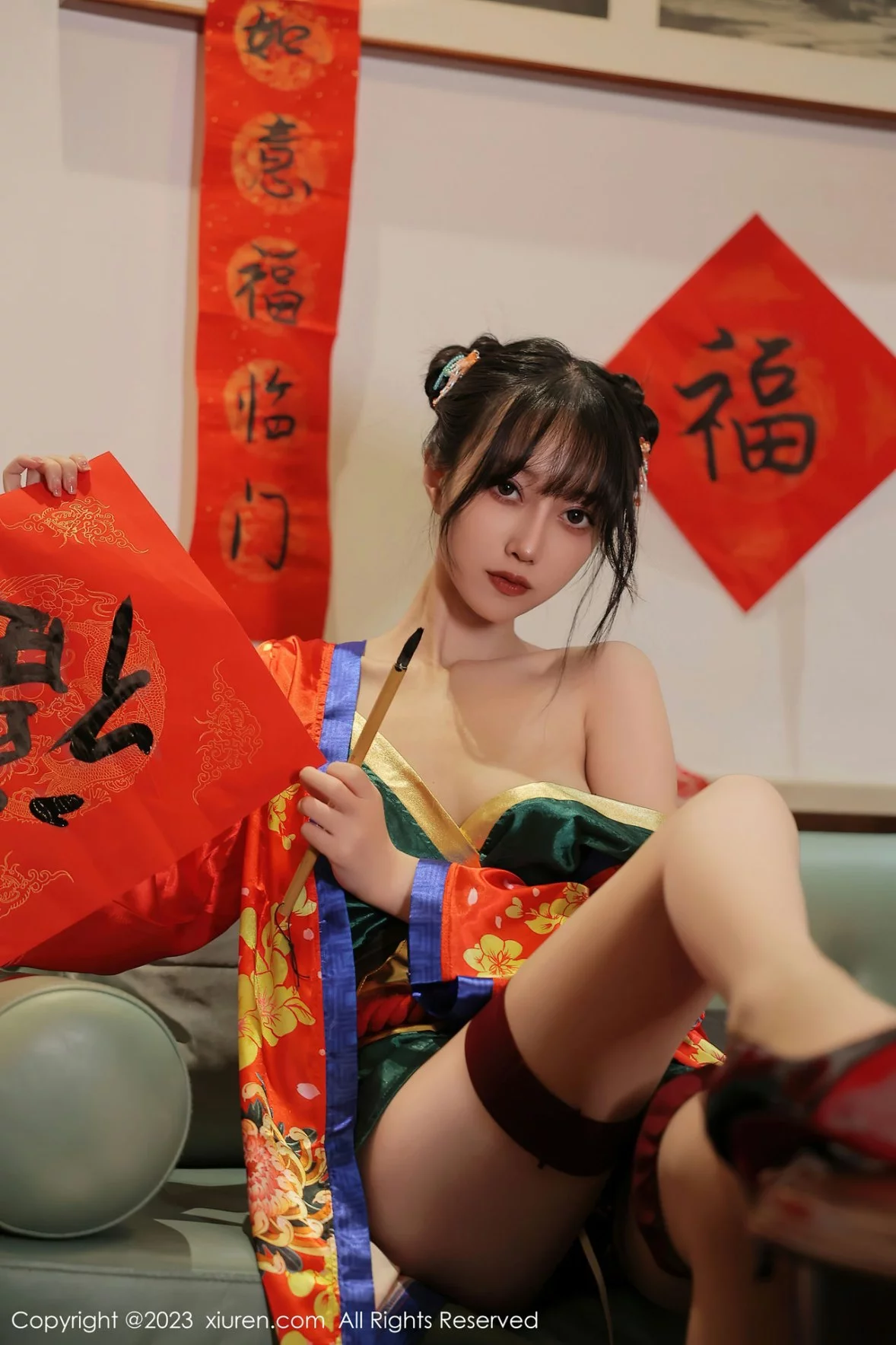 XiuRen第6167期_模特玥儿玥新春主题私房半脱露曼妙身姿对联遮身撩人诱惑写真57P