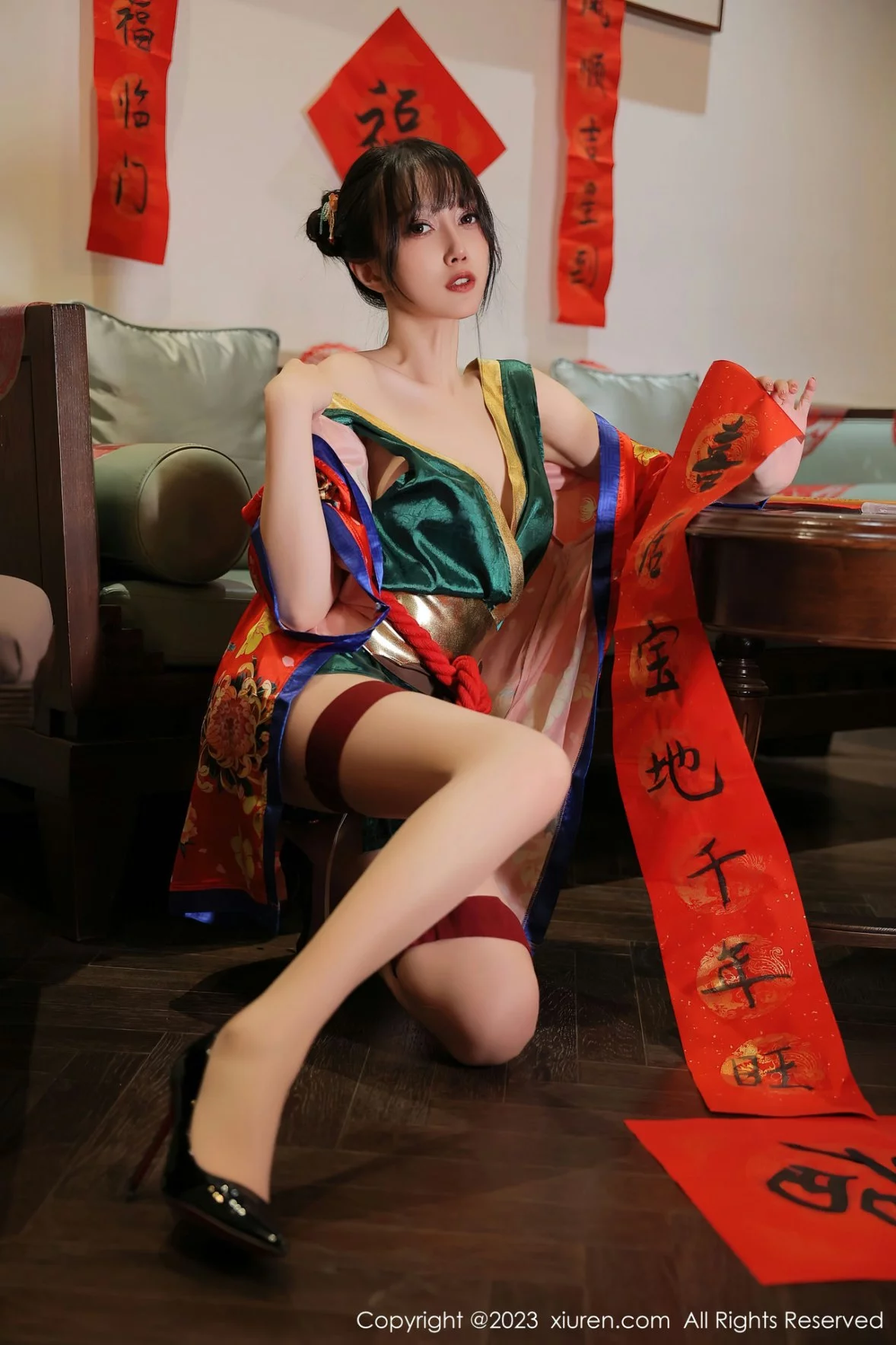 XiuRen第6167期_模特玥儿玥新春主题私房半脱露曼妙身姿对联遮身撩人诱惑写真57P