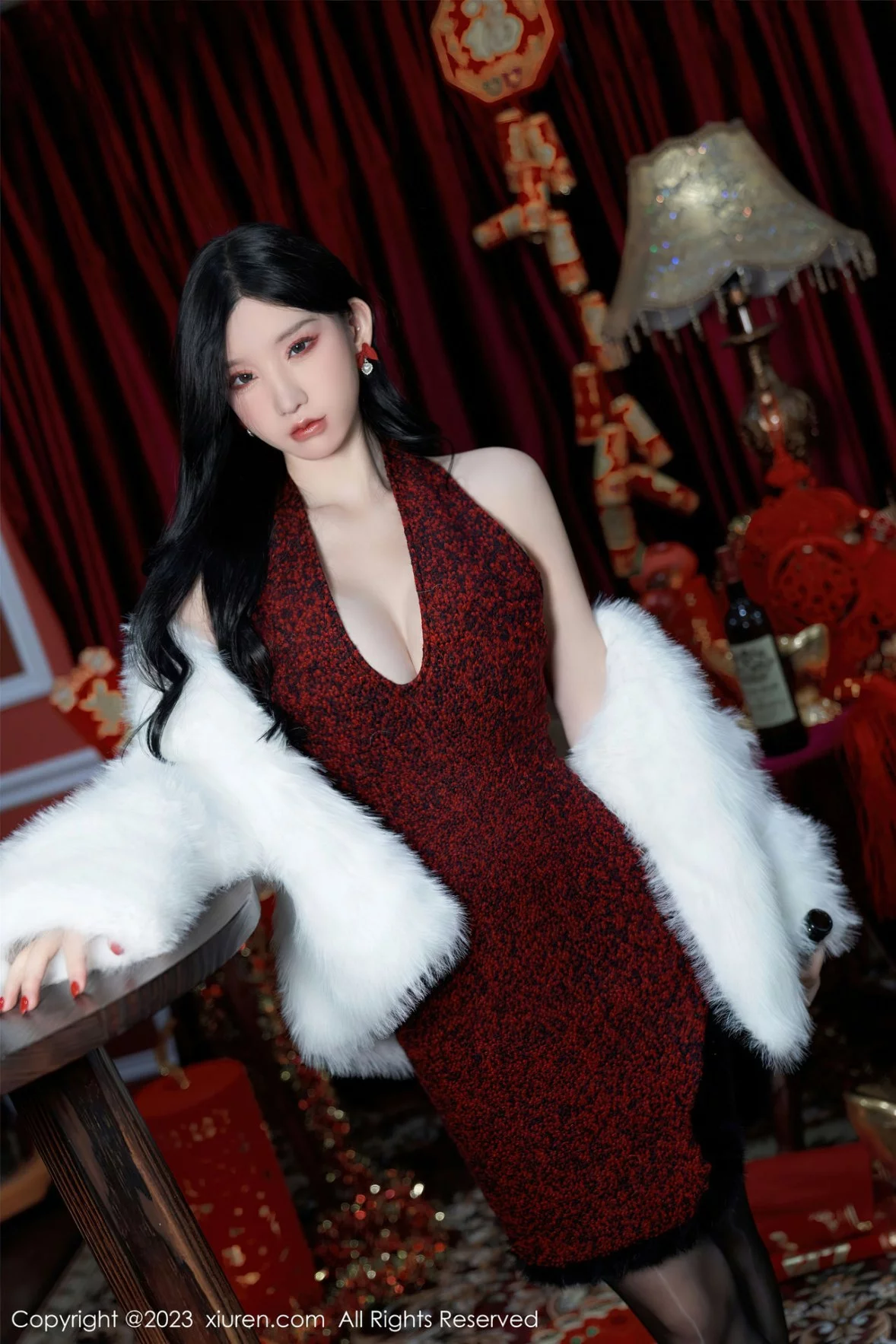 XiuRen第6174期_女神周于希Sally新春主题低胸服饰配超薄黑丝秀完美身材诱惑写真85P