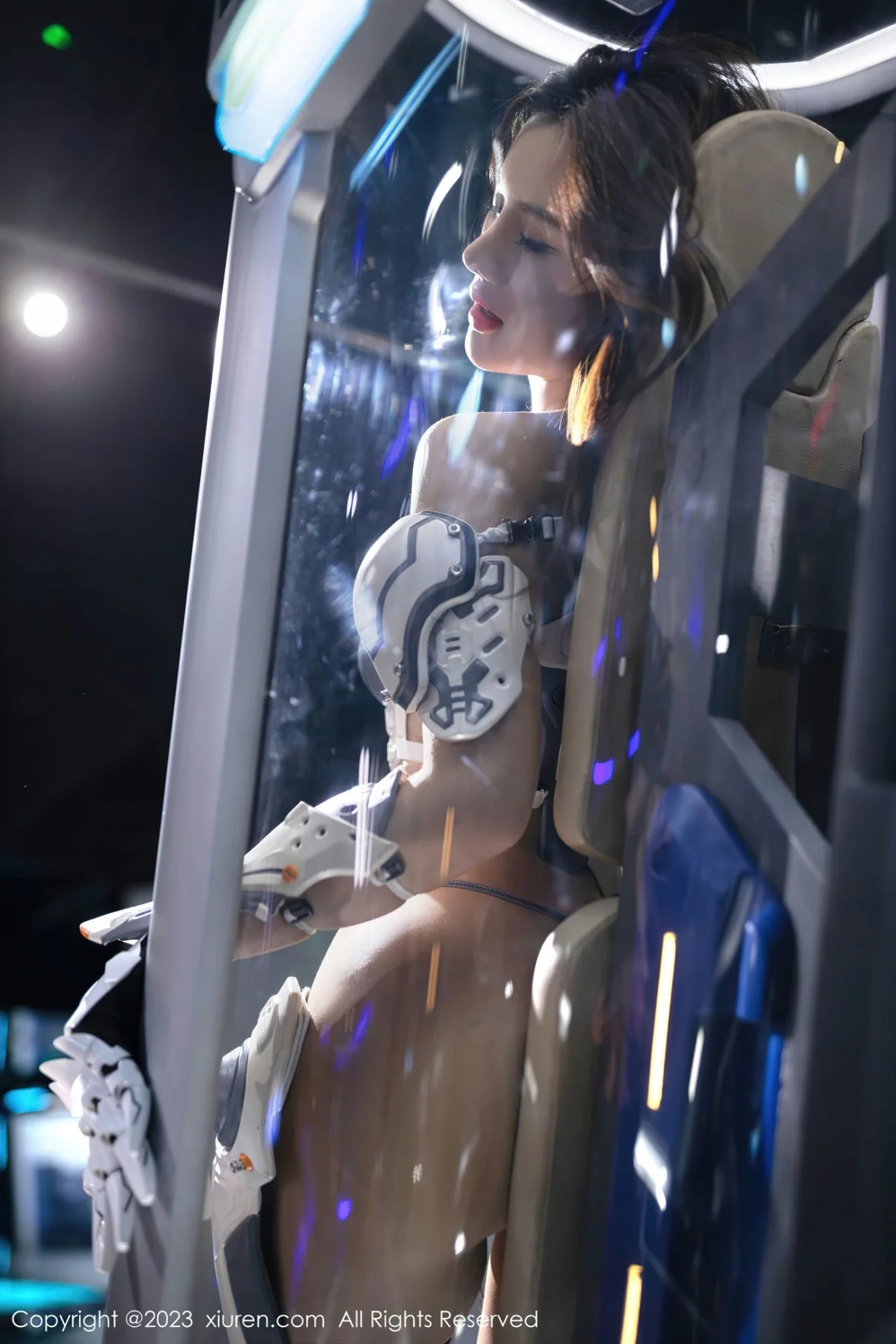 XiuRen第6173期_模特就是阿朱啊实验室场景机器人装饰秀绝美身姿迷人诱惑写真90P