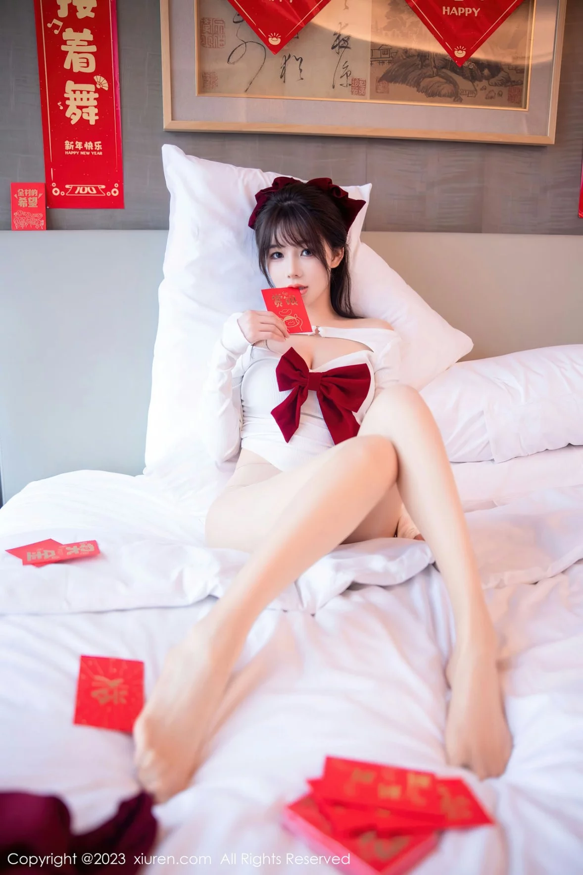 XiuRen第6168期_模特婠婠么新春主题私房床上脱低胸服饰秀绝美身材迷人诱惑写真84P